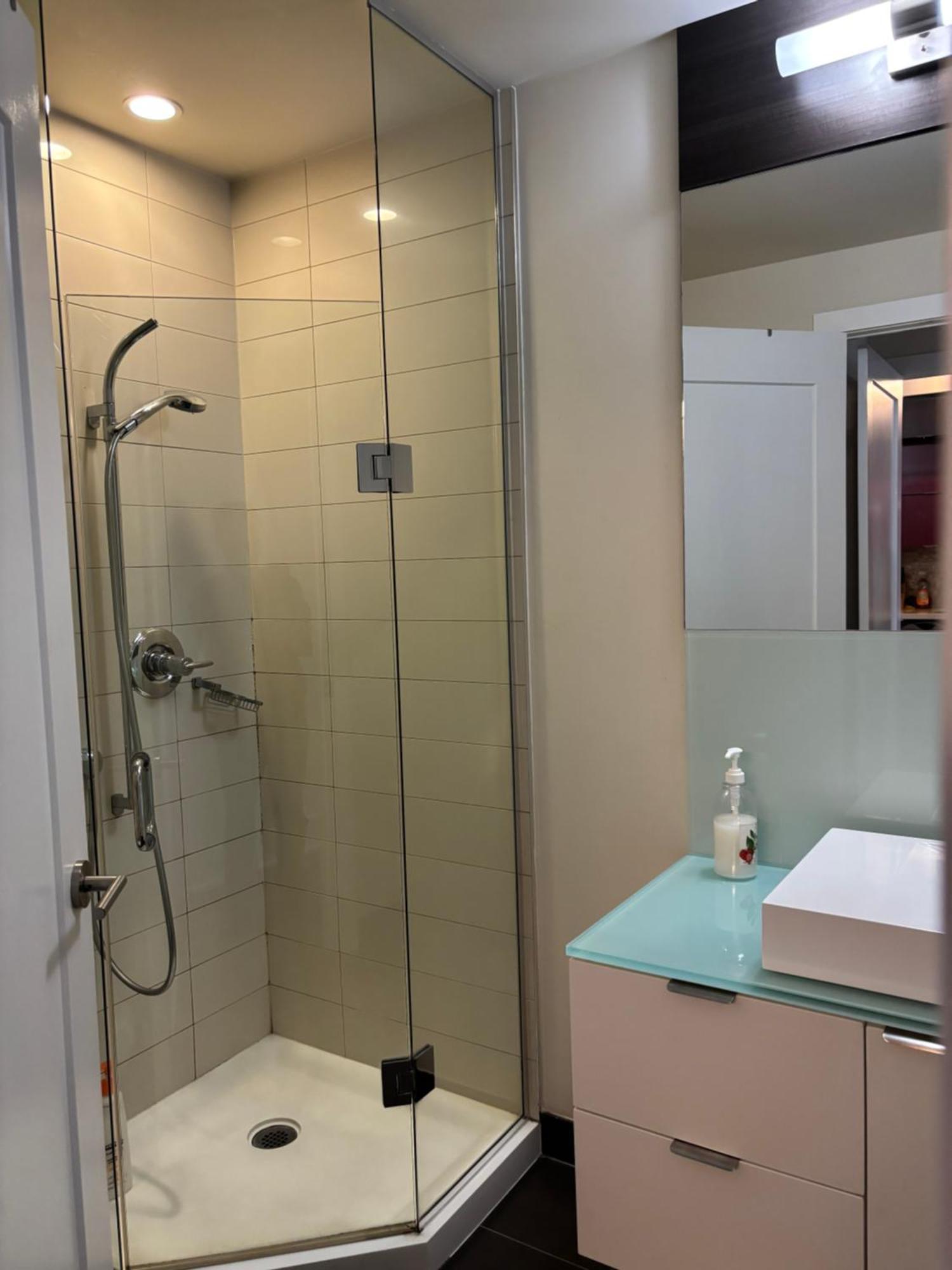 Downtown With Pool And Free Parking Apartment Toronto