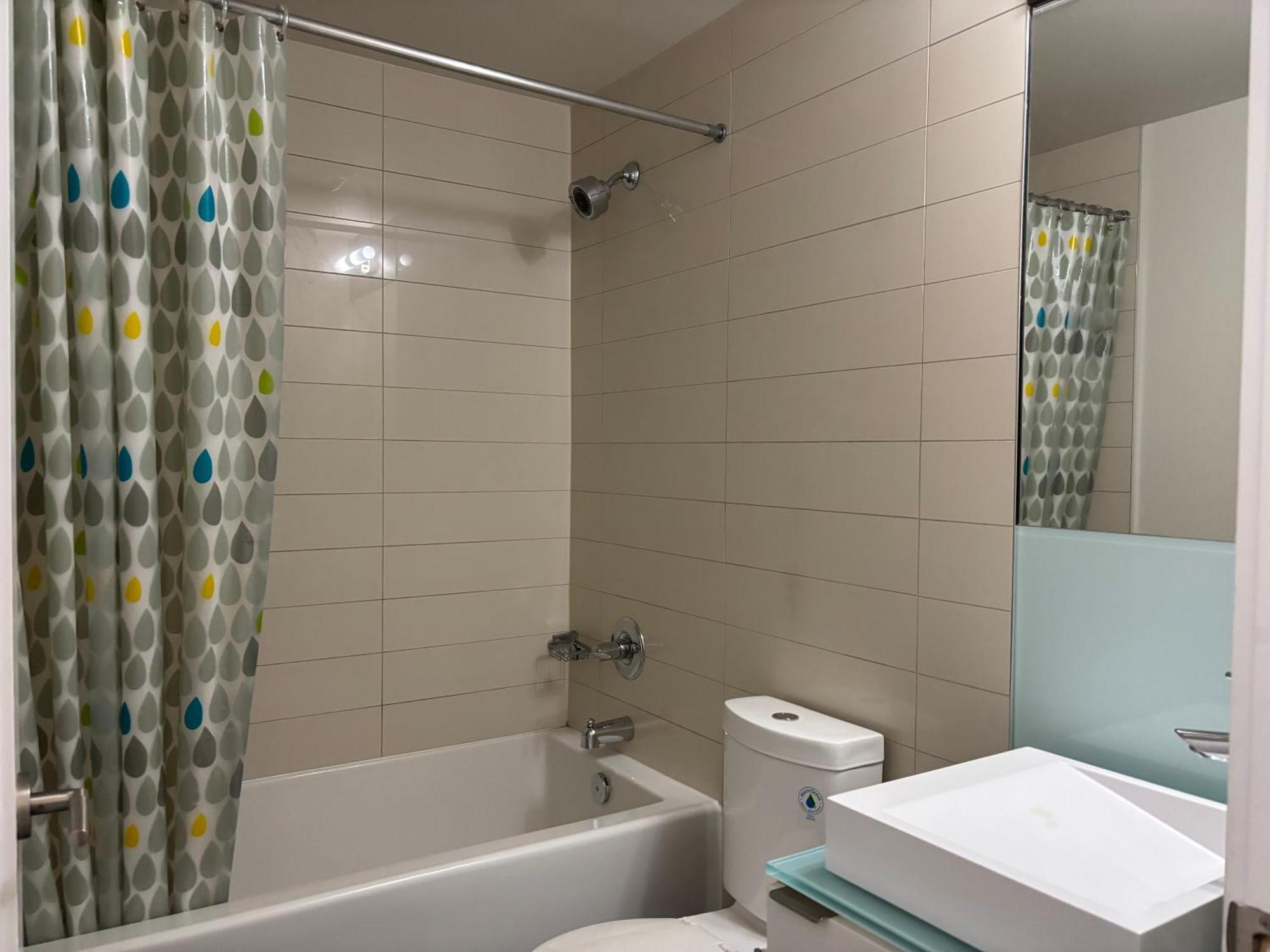 Downtown With Pool And Free Parking Apartment