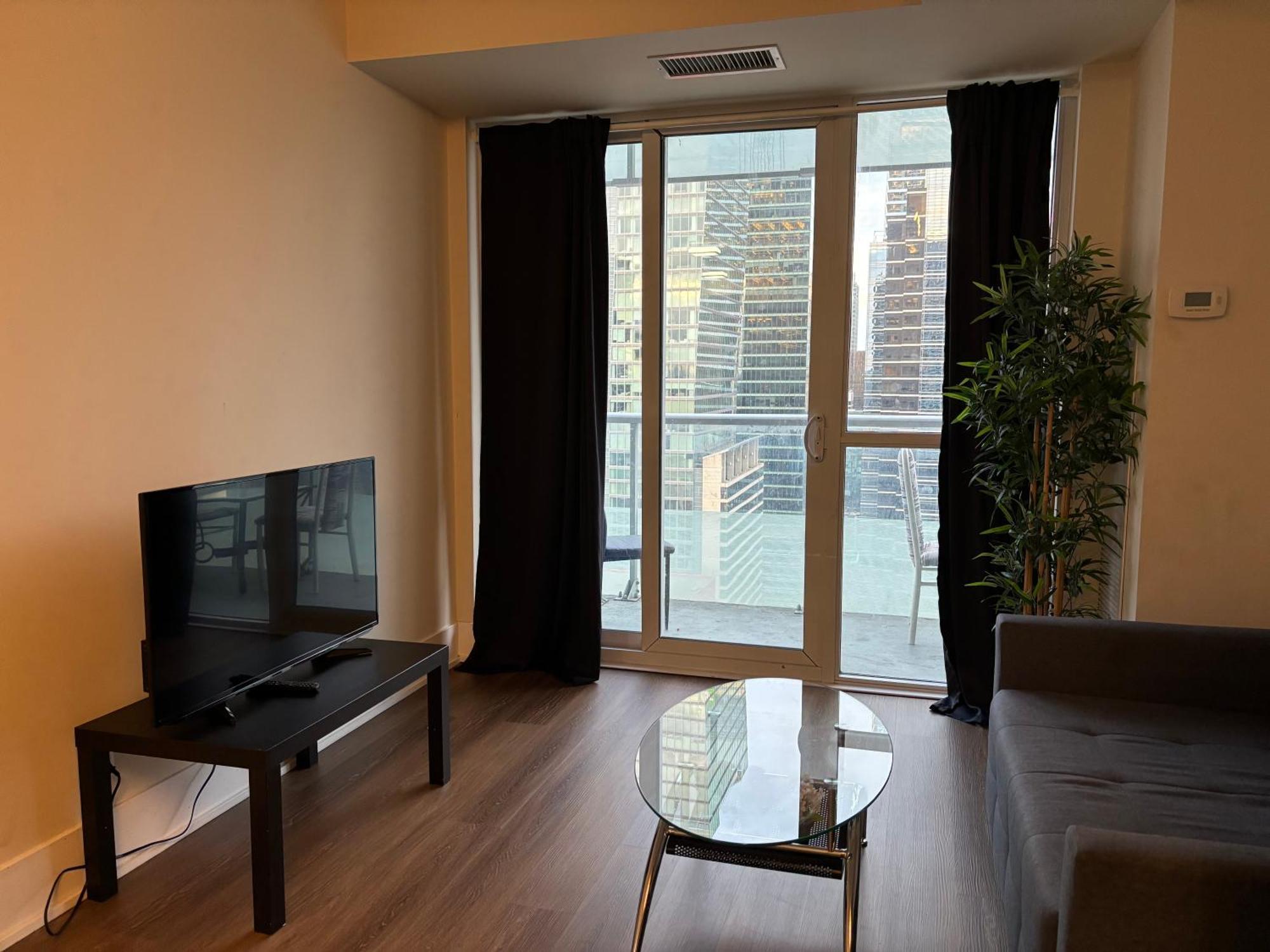 Downtown With Pool And Free Parking Apartment Toronto