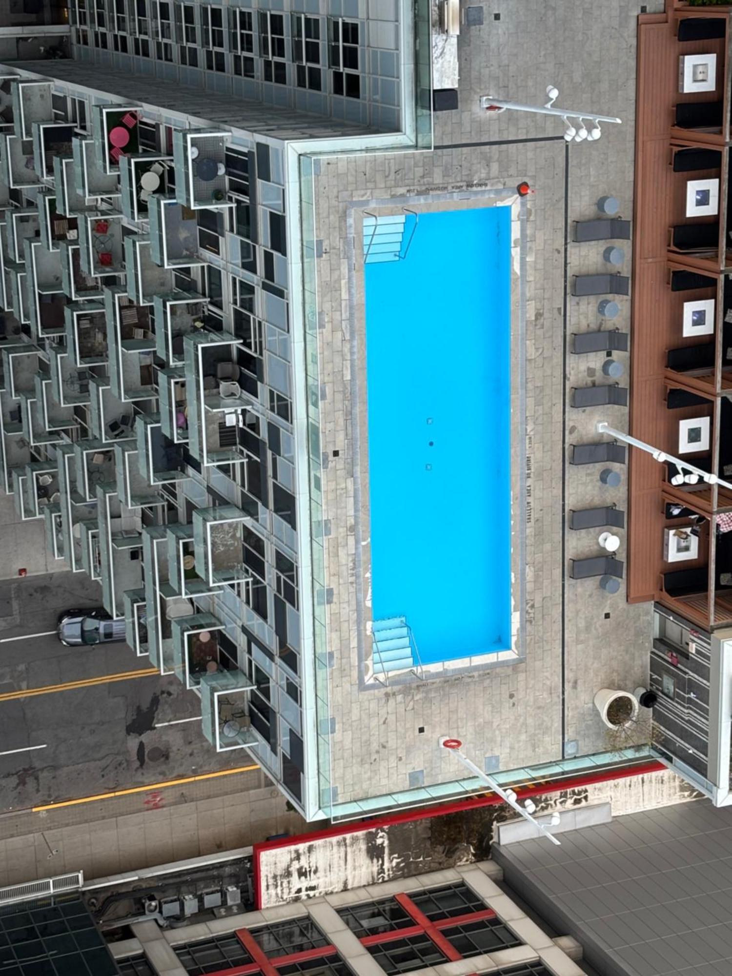 Downtown With Pool And Free Parking