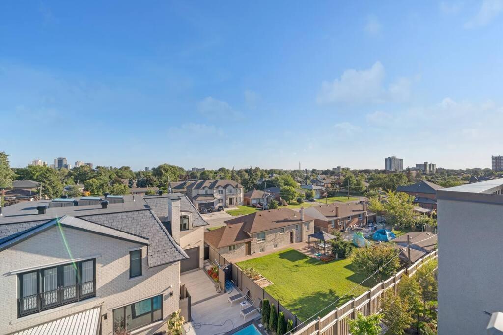 Apartment Designer Yorkdale 2br Townhouse, Private Patio, Parking Toronto