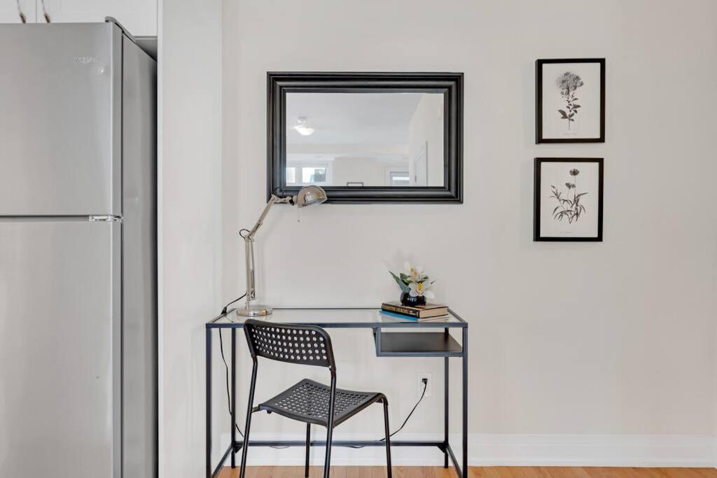 Designer Yorkdale 2br Townhouse, Private Patio, Parking Apartment