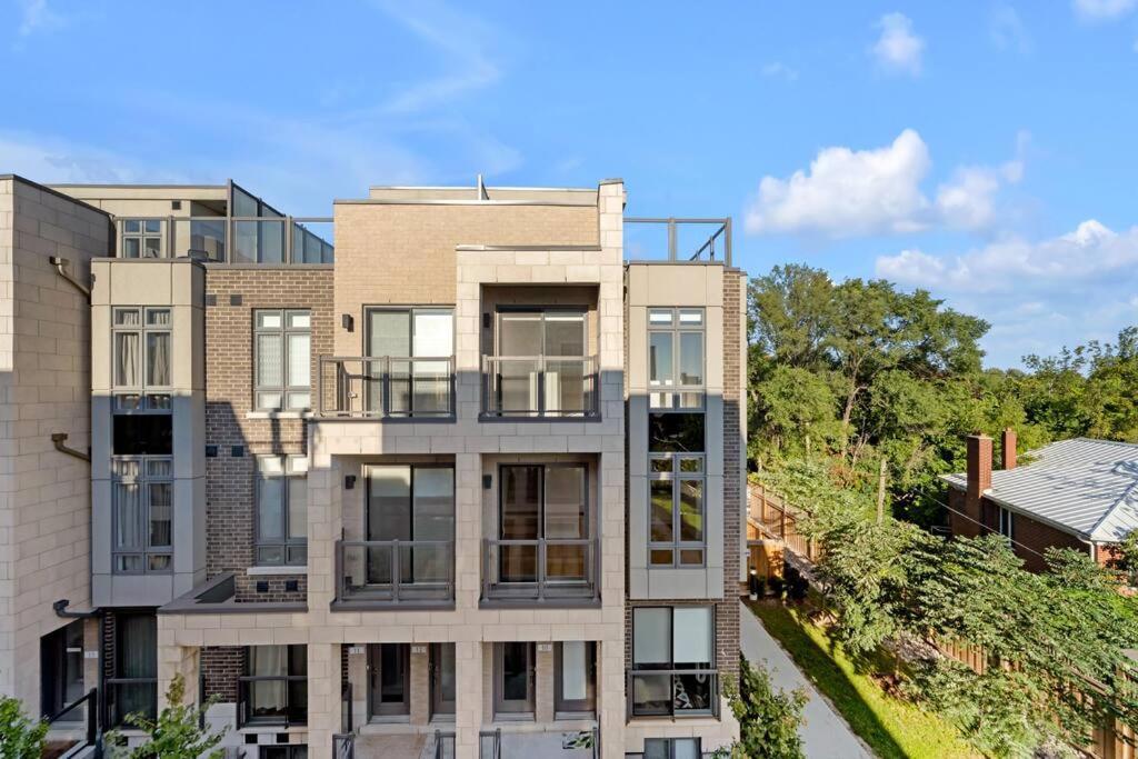 Apartment Designer Yorkdale 2br Townhouse, Private Patio, Parking *