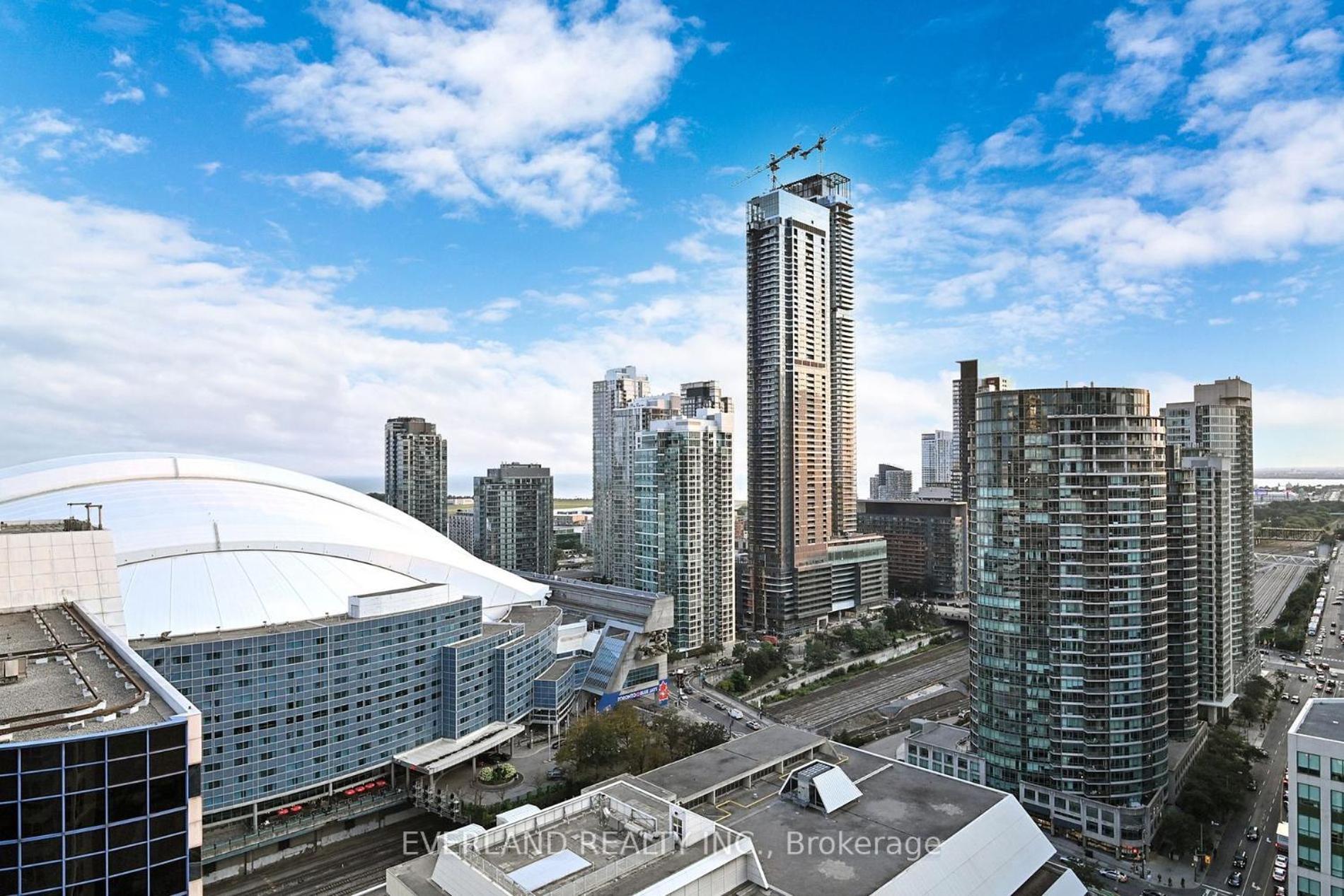 Downtown With Pool And Free Parking Apartment