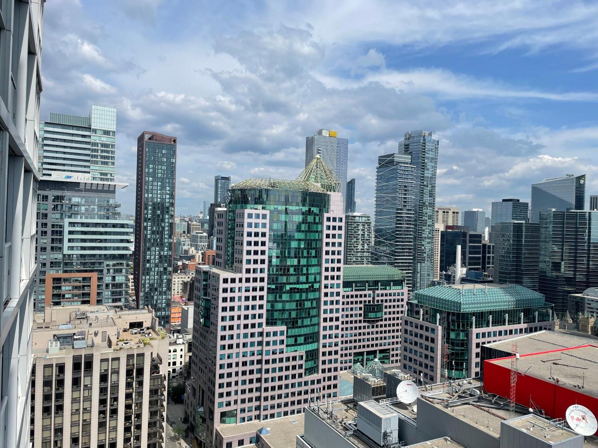 Downtown With Pool And Free Parking * Toronto