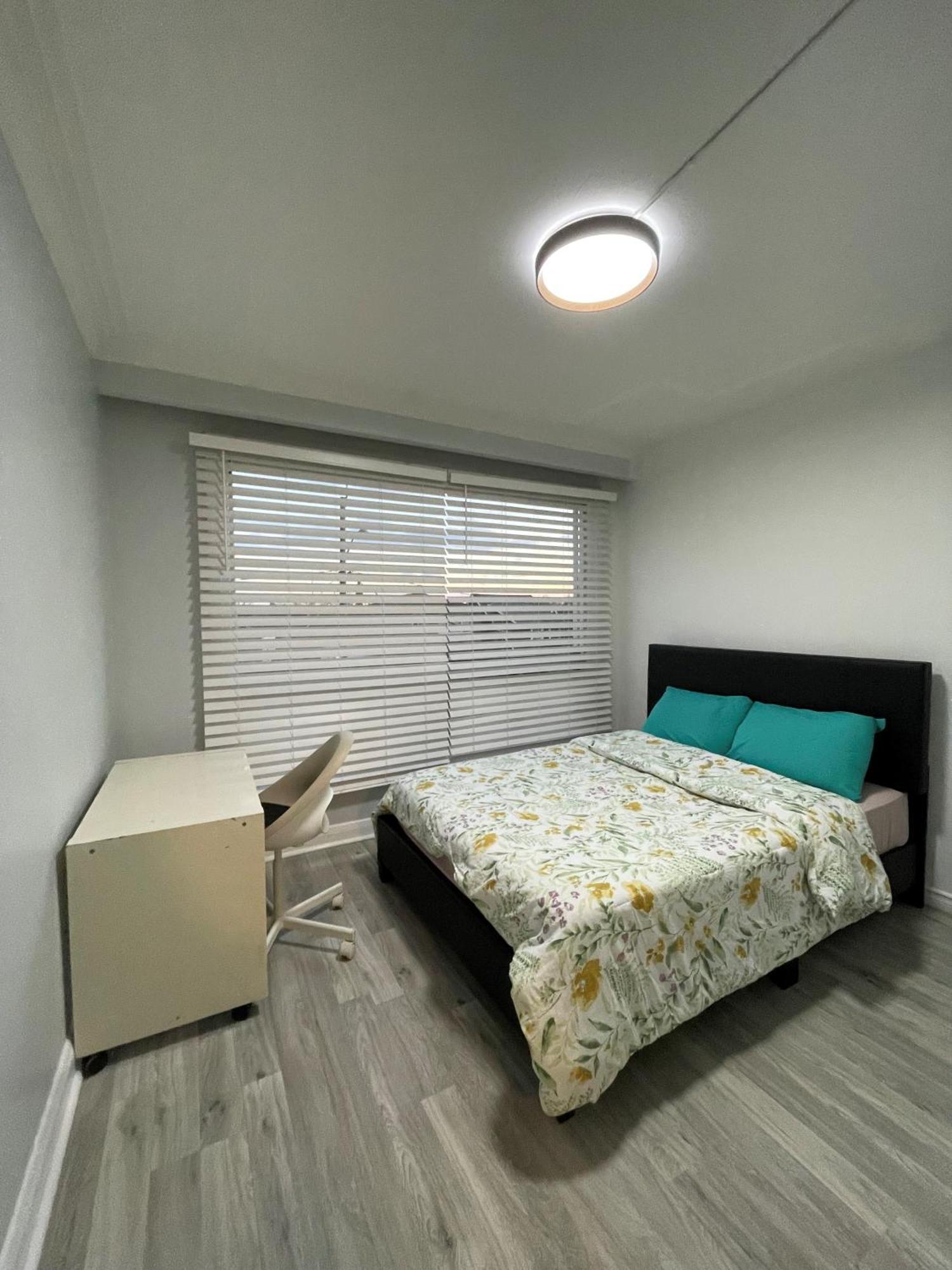 Full Bed In A - Midtown *