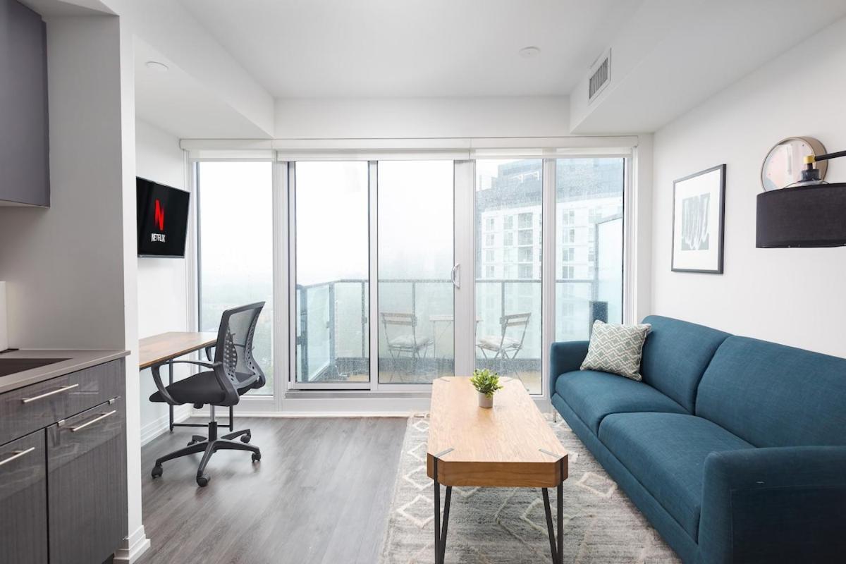 Spacious W View Steps From Eatons & Tmu Apartment