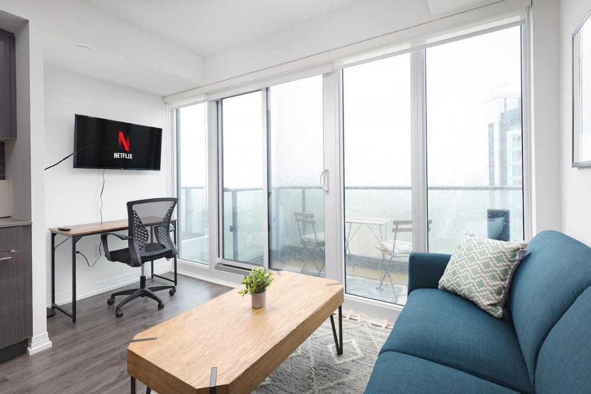 Spacious W View Steps From Eatons & Tmu *