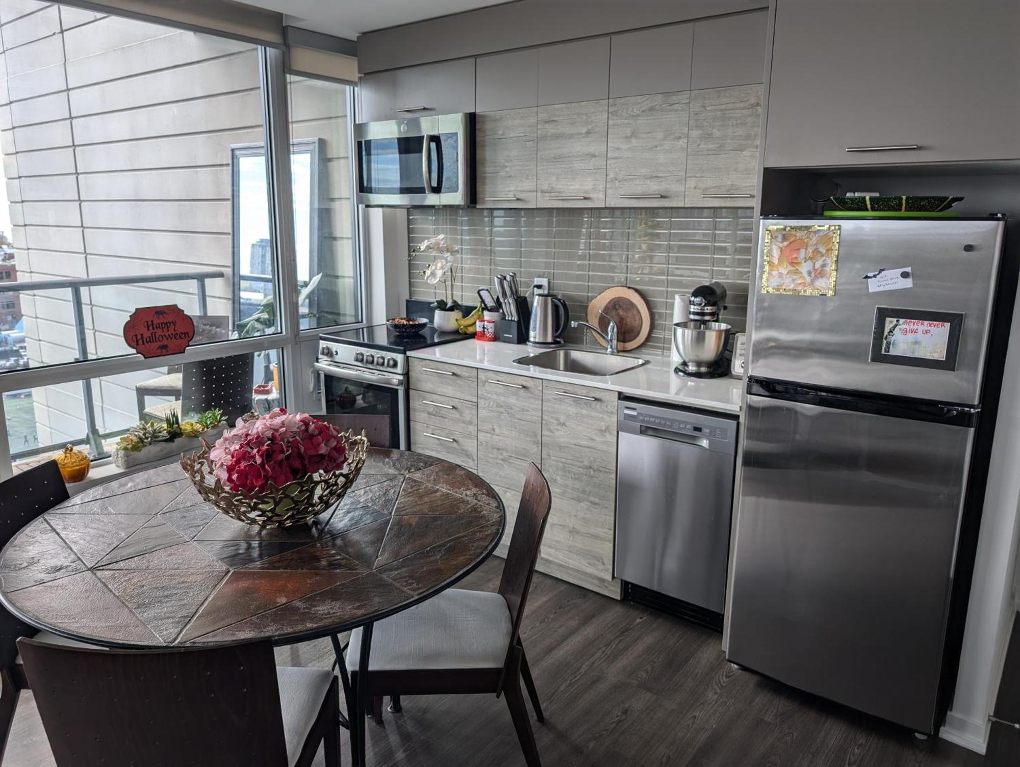 Apartment Liberty Village 1 Bedroom 2 Bathroom