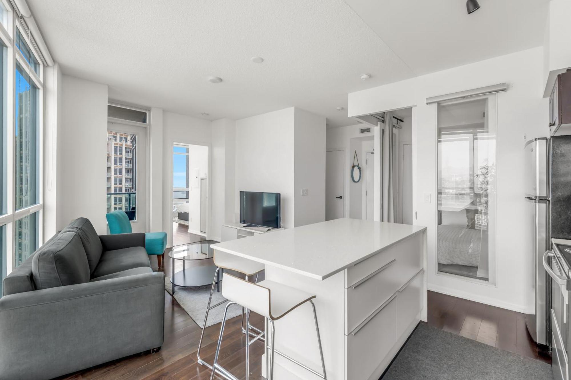 Apartment 2 Bedroom Waterfront Downtown W/ Free Parking Toronto