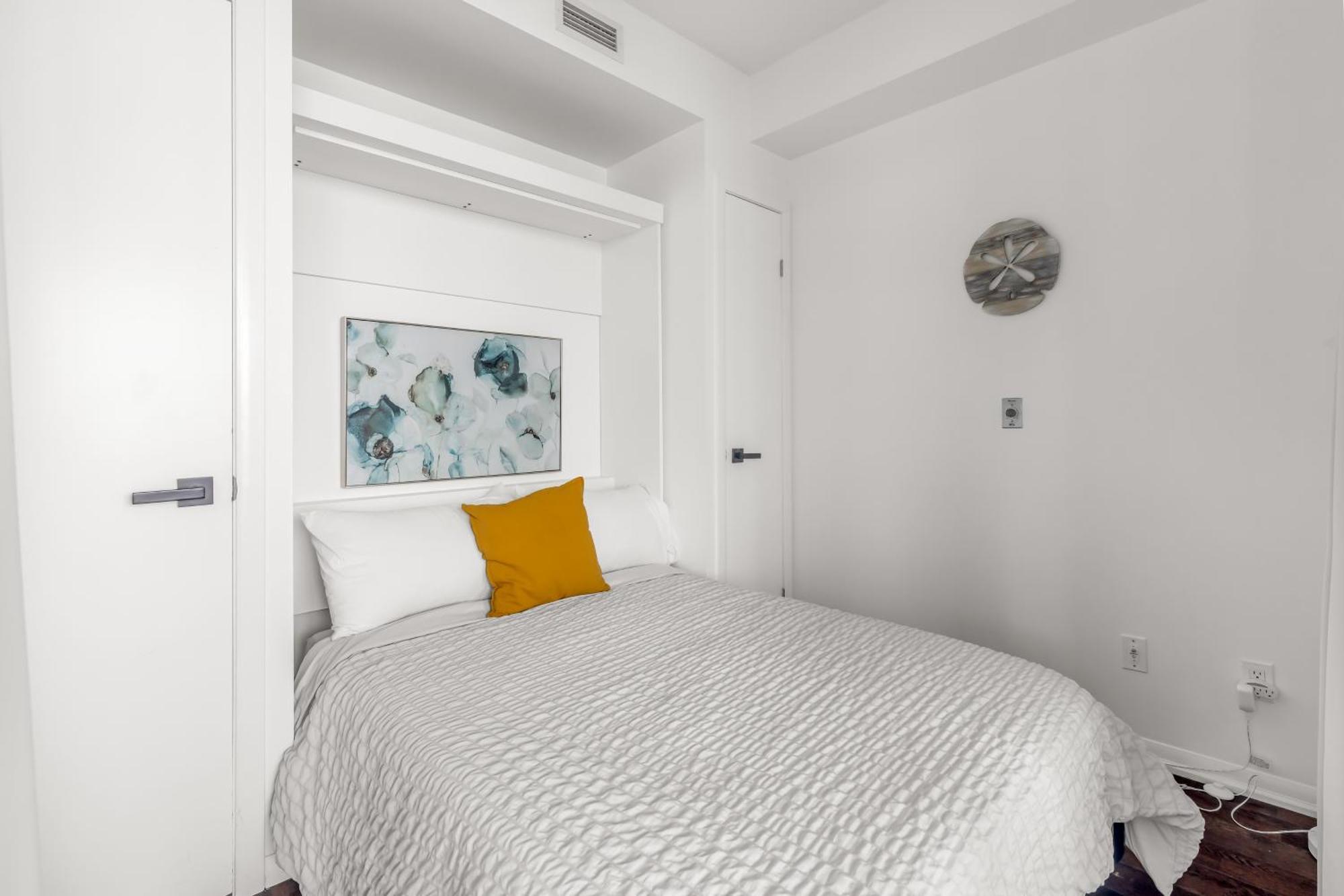 2 Bedroom Waterfront Downtown W/ Free Parking Apartment Toronto