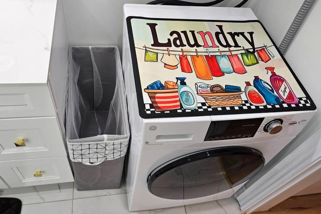 Ferienhaus Luxury Family House 3 Beds, 1 Bath, 5 Guest Toronto