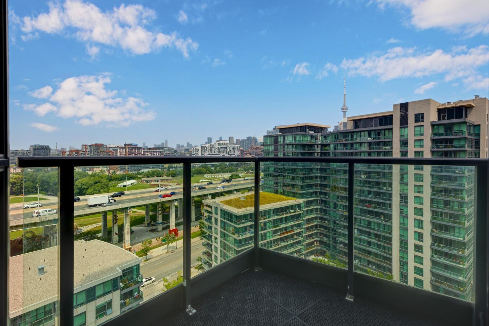 Apartment 2 Bedroom Waterfront Downtown W/ Free Parking Toronto