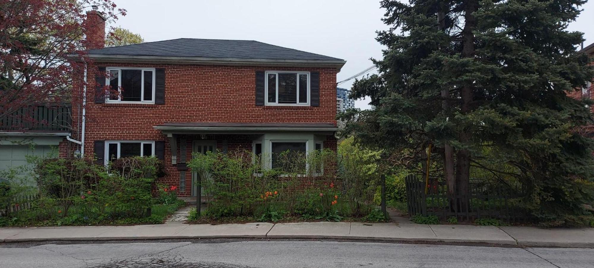 High Park Double With Exclusive Washroom Kitchen And Living