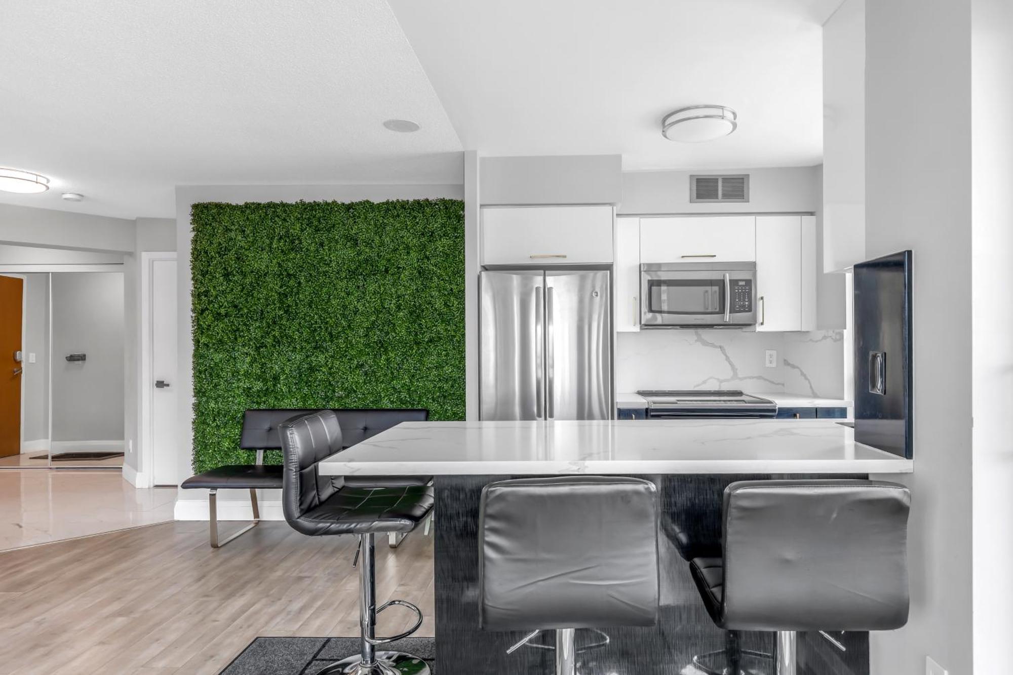 Apartment 2 Bedroom Waterfront Downtown W/ Free Parking Toronto