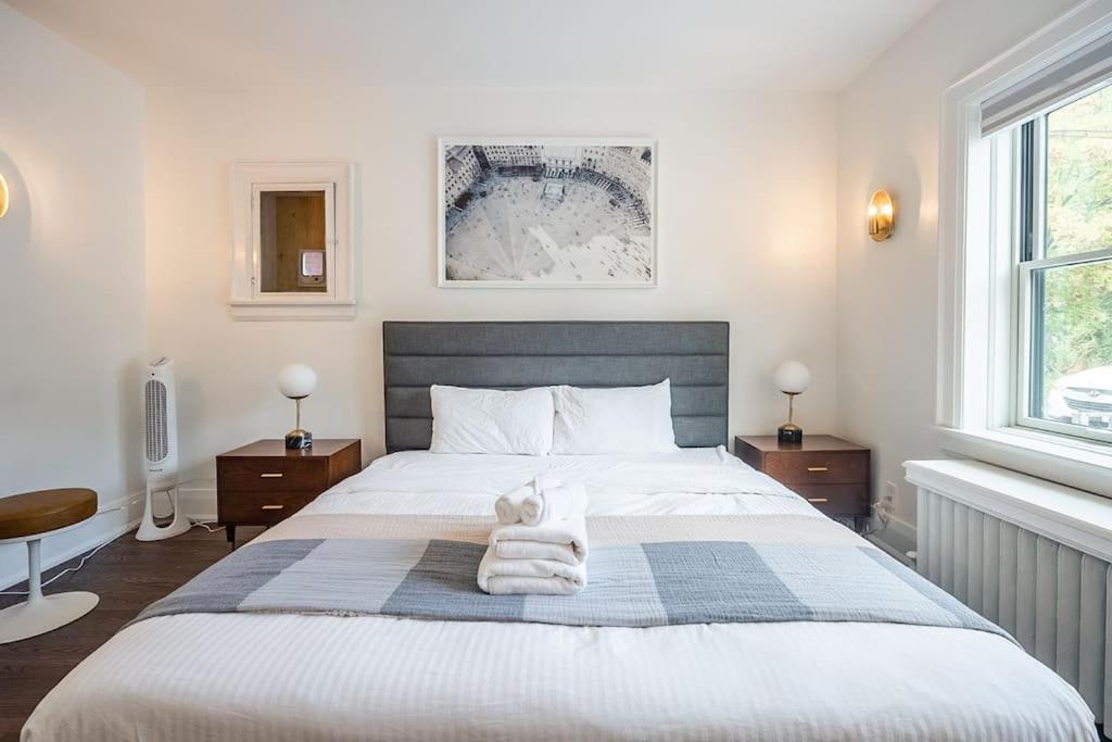 Beautiful Luxurious In Apartment Toronto