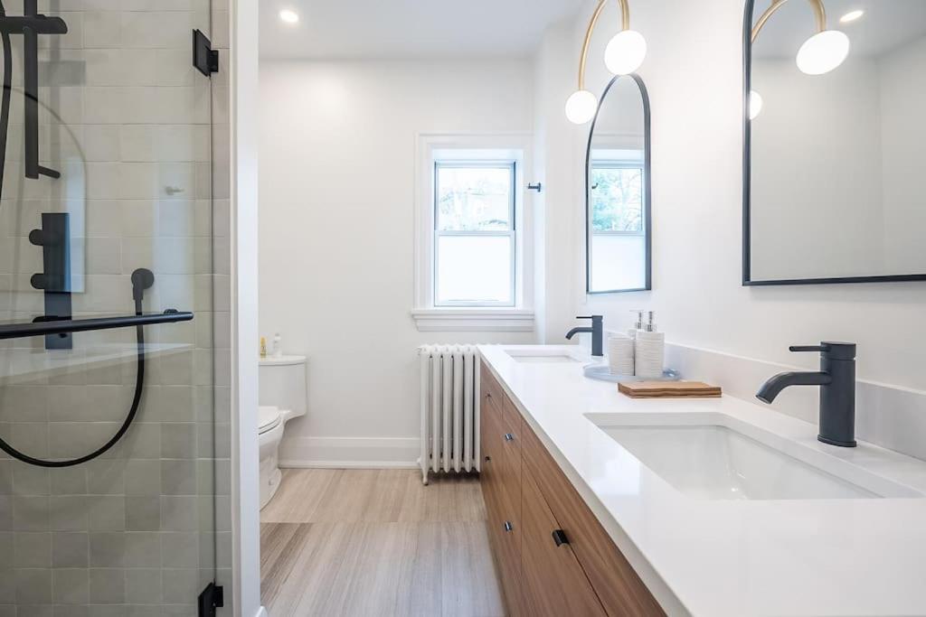 Beautiful Luxurious In * Toronto