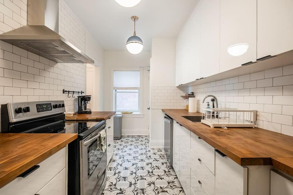 Beautiful Luxurious In Apartment Toronto