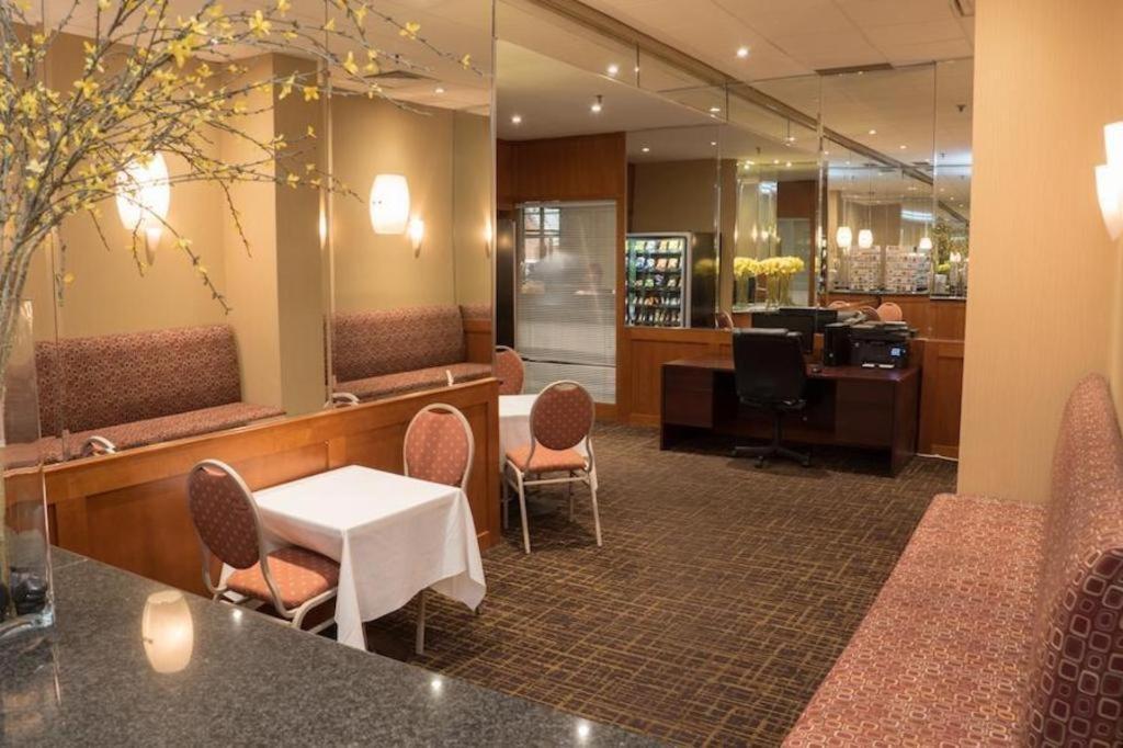 The Roehampton 2* Toronto