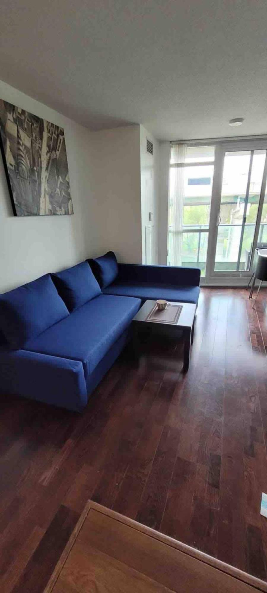 Apartment Luxury Downtown Condo With Cn Tower Views, Pool Access, Gym, Accommodates 4,Free Parking Upon Request At Booking *