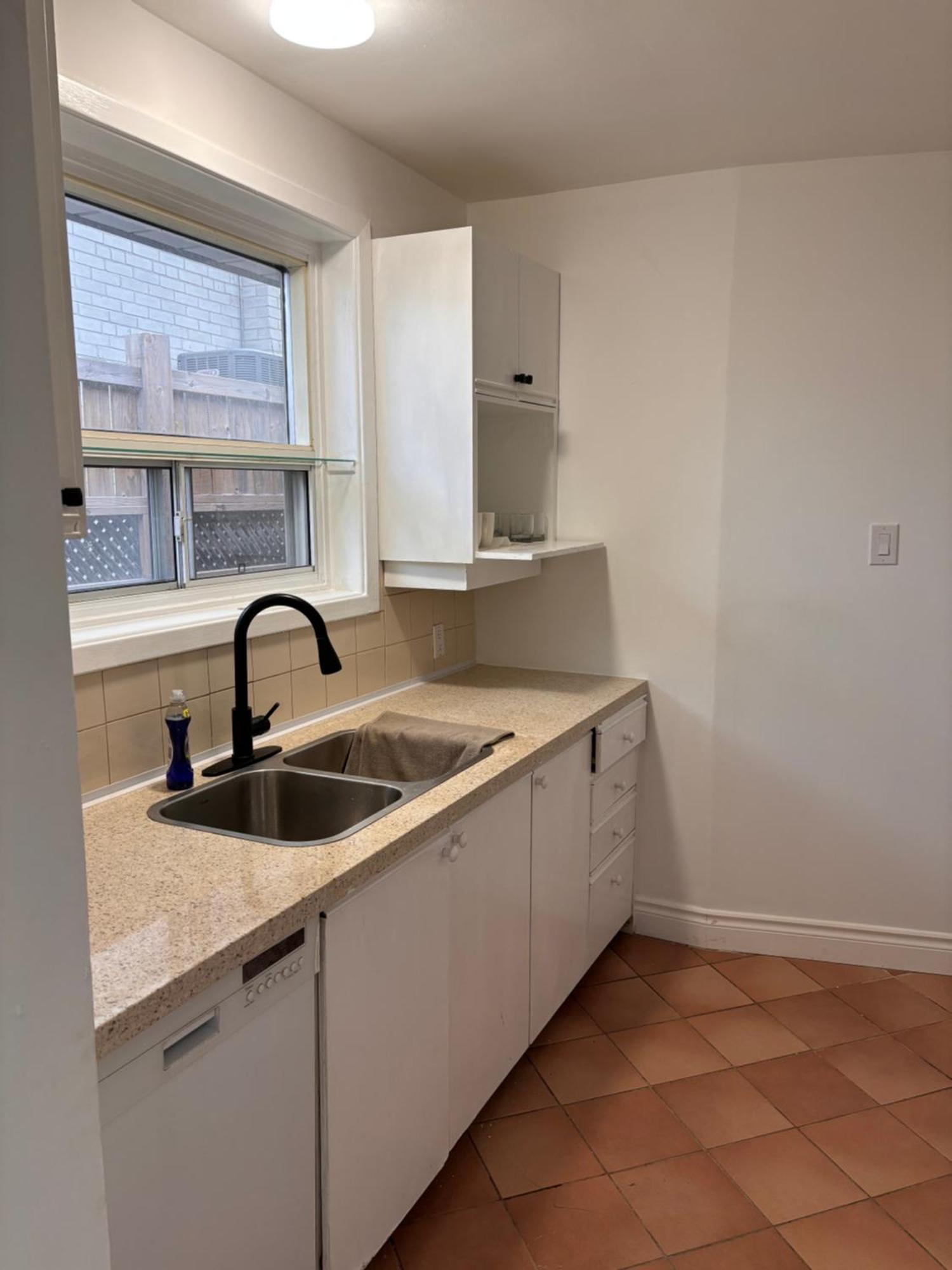 Apartment Full Privacy, 4br House, 24h7 Check In Toronto