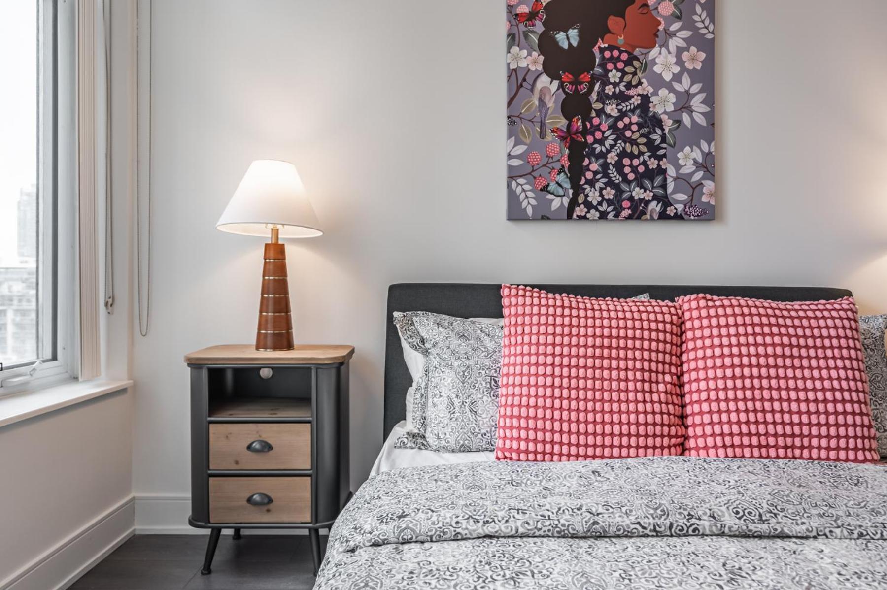 Adelaide Den Apartment Toronto