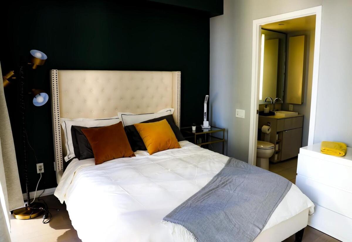 Stunning In Downtown Perfect For Businesses Trips And Small Families * Toronto