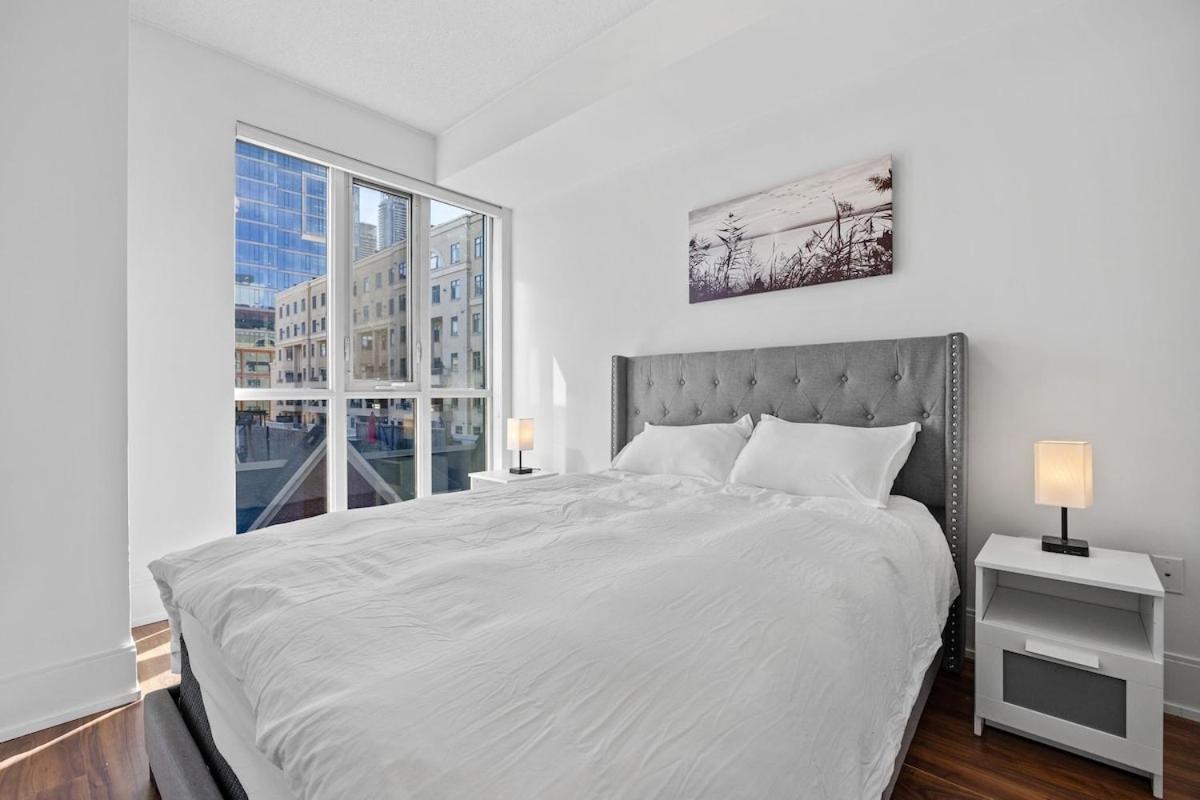 Apartment Spectacular In The Heart Of Toronto