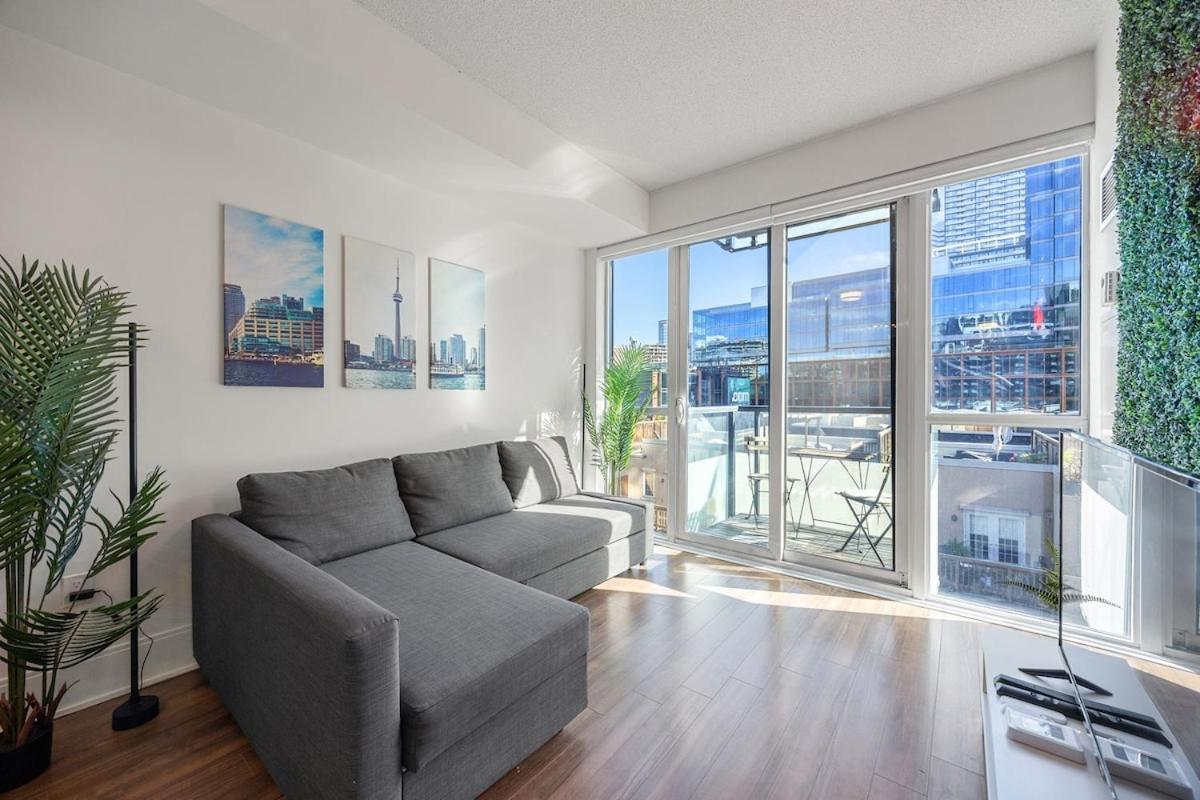Spectacular In The Heart Of * Toronto