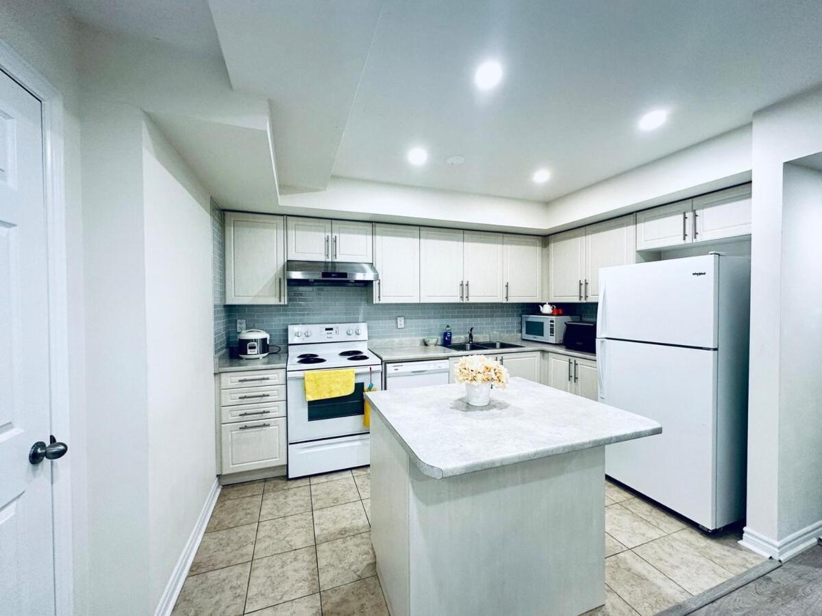 Peaceful And Cozy Vacation Close To 401 And 404 Apartment Toronto