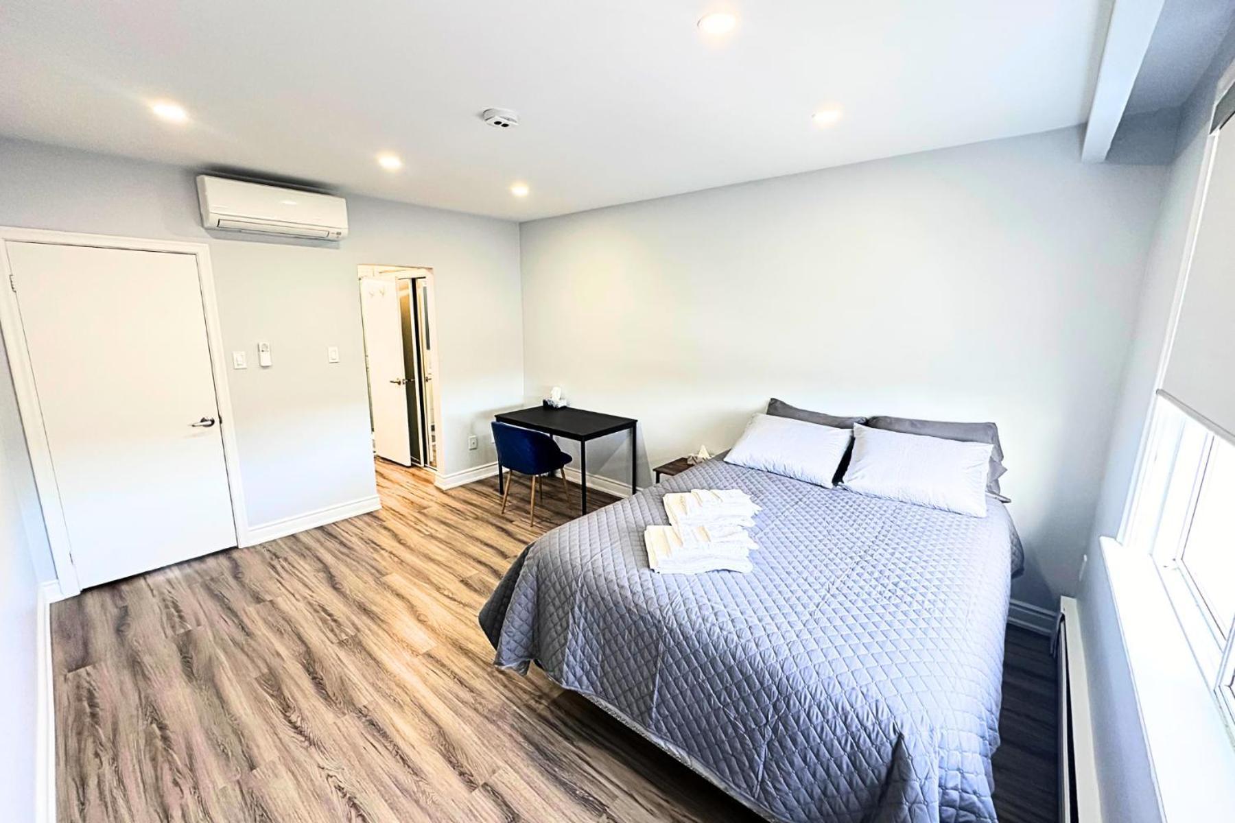 Spacious Master W Private Bathroom Steps To Subway