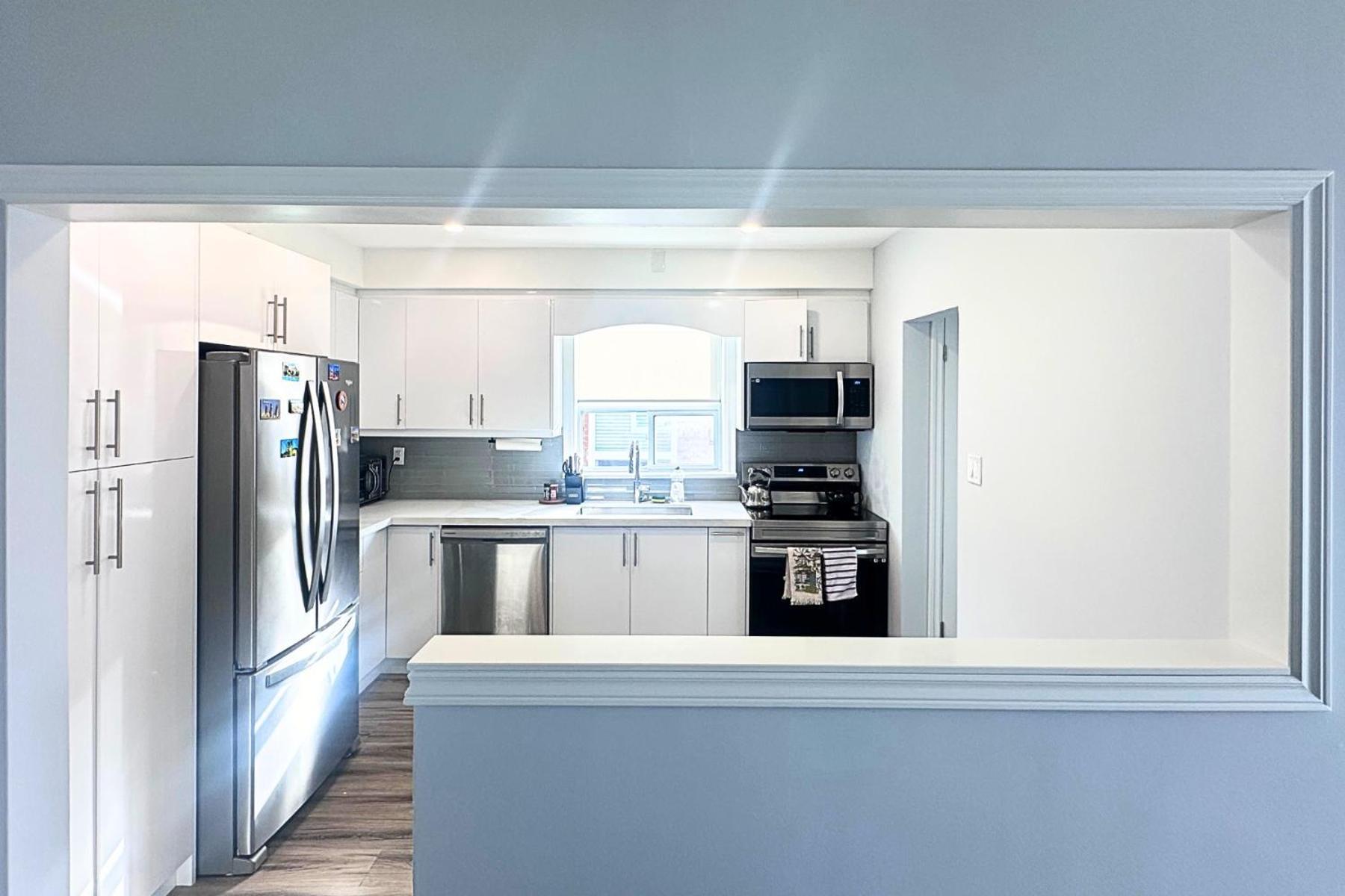 Spacious Master W Private Bathroom Steps To Subway * Toronto