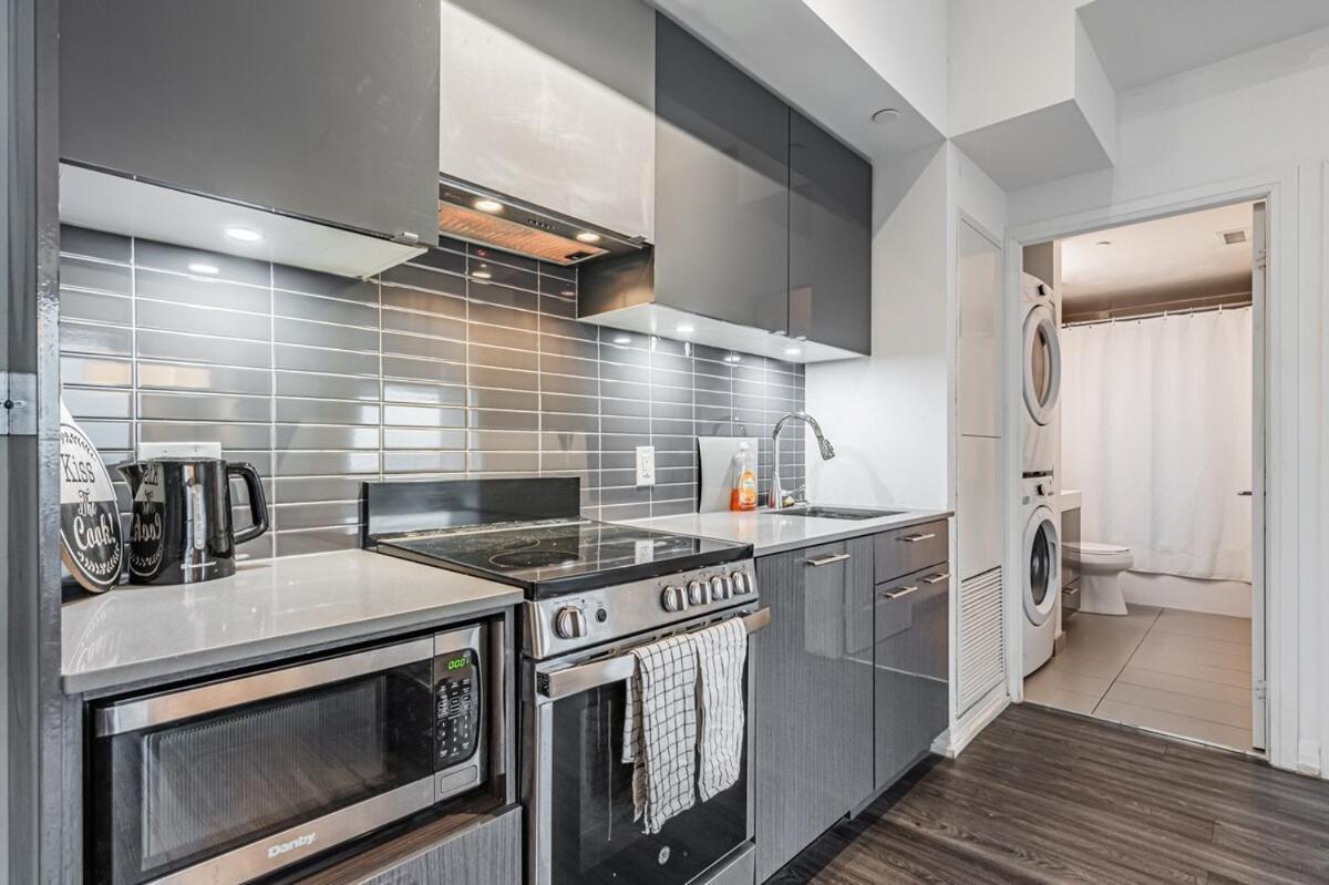 2br Close To Eaton Center Apartment Toronto