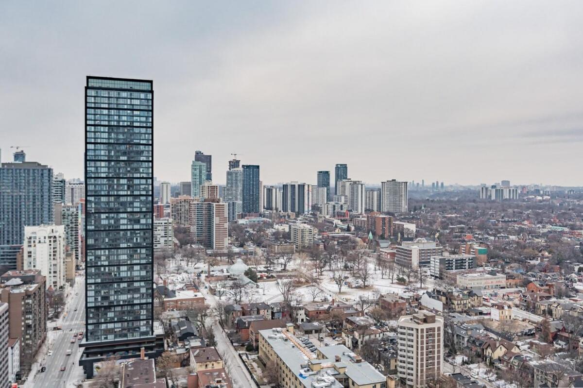 2br Close To Eaton Center * Toronto