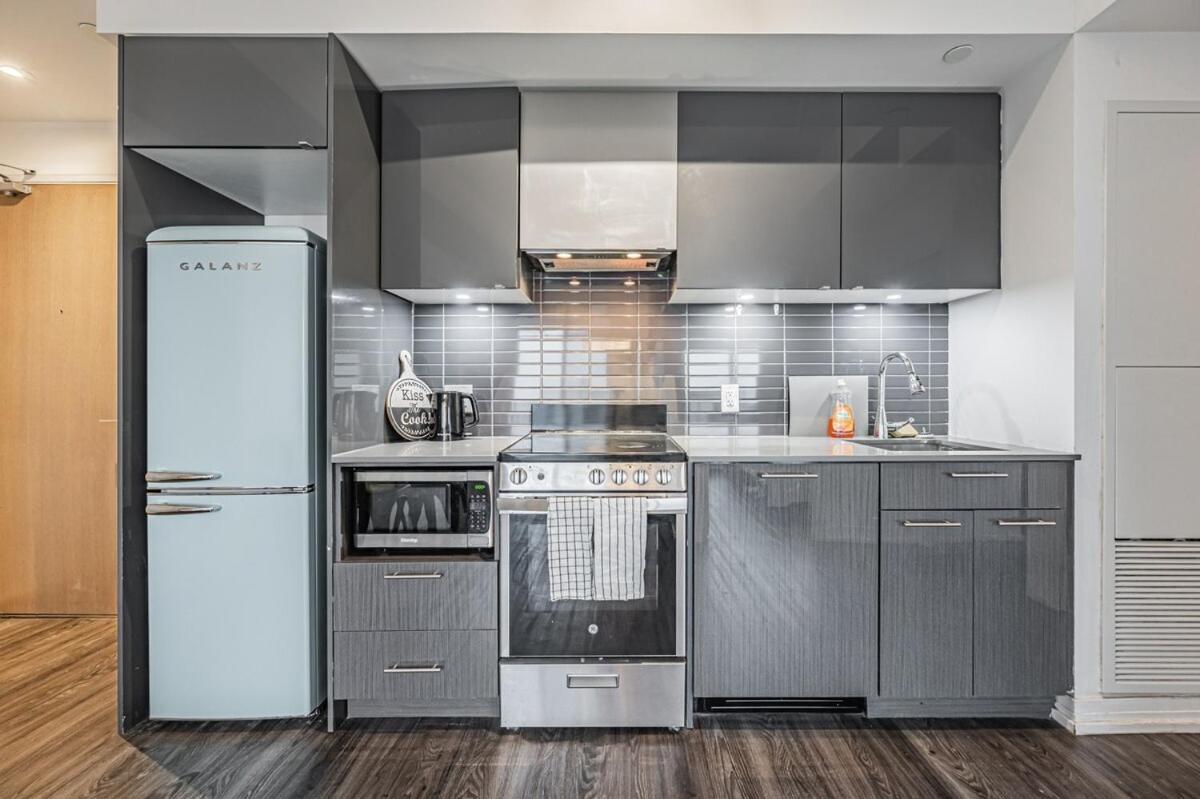 2br Close To Eaton Center Apartment *
