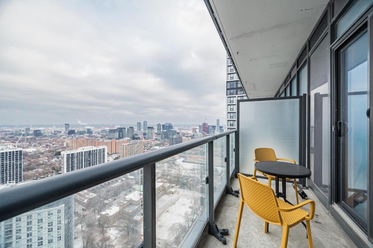 Apartment 2br Close To Eaton Center Toronto
