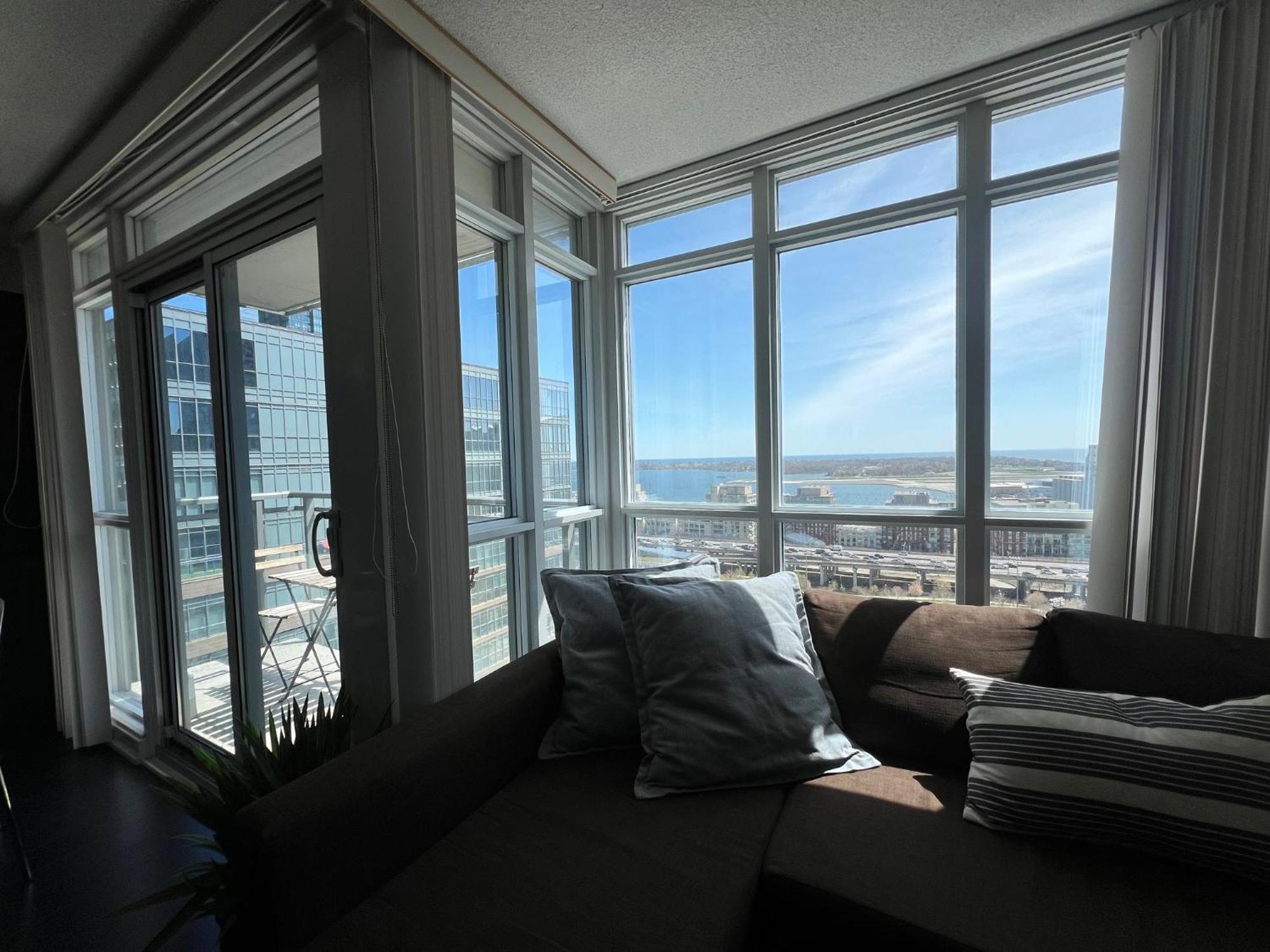 The Monarch Suites Apartment *