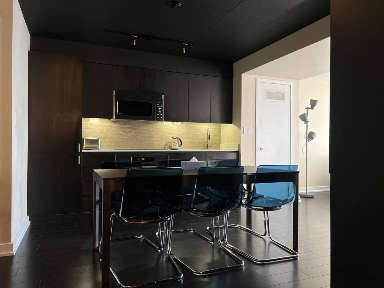 Apartment The Monarch Suites Toronto