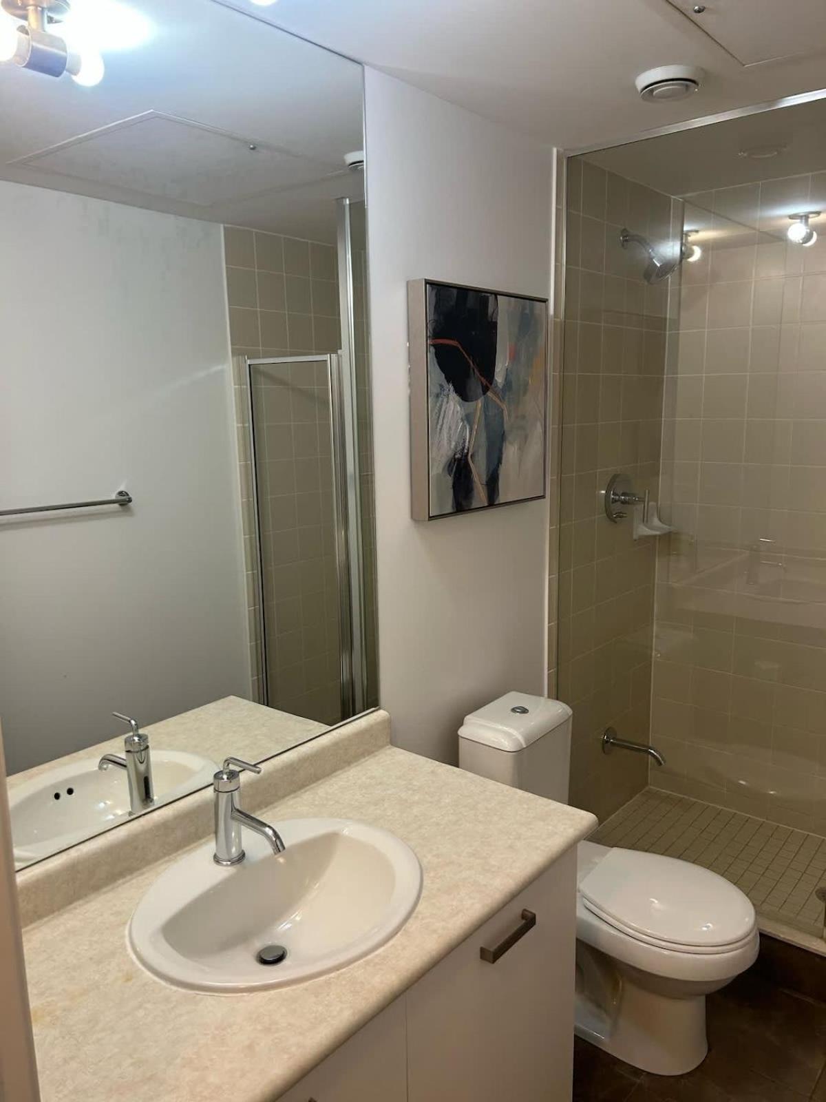Charming 2bdr 2ba Near Uoft & Yorkville * Toronto