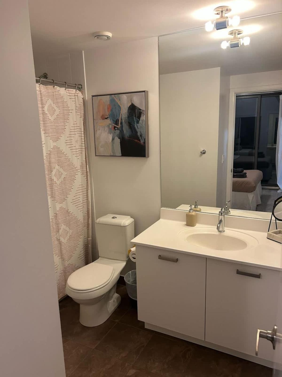 Charming 2bdr 2ba Near Uoft & Yorkville * Toronto