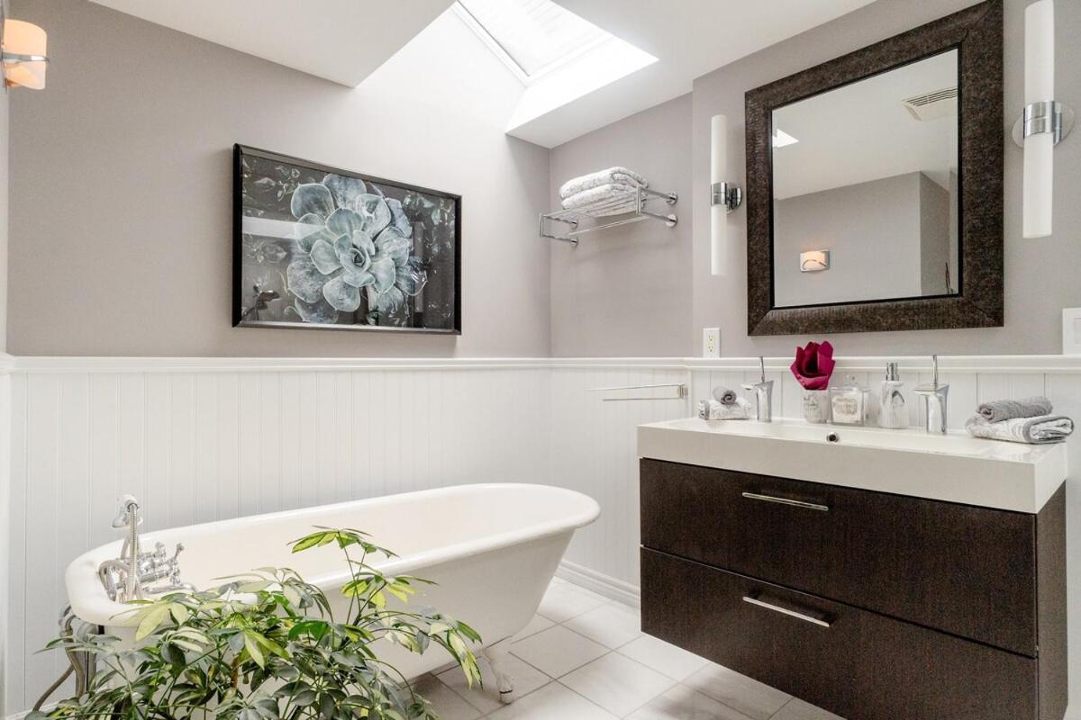 Downtown Luxury Victorian Retreat Gasthof