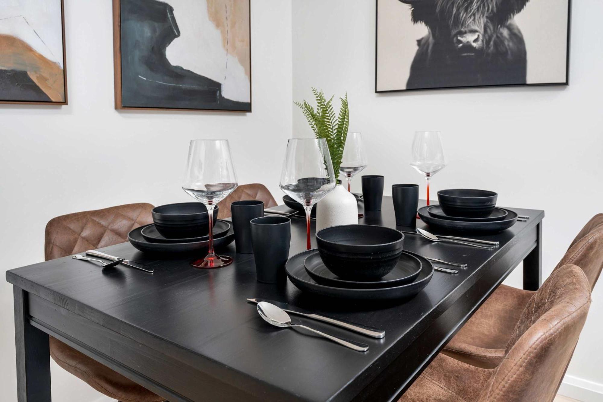 Luxury 2-bedroom Oasis At College & Bathurst * Toronto