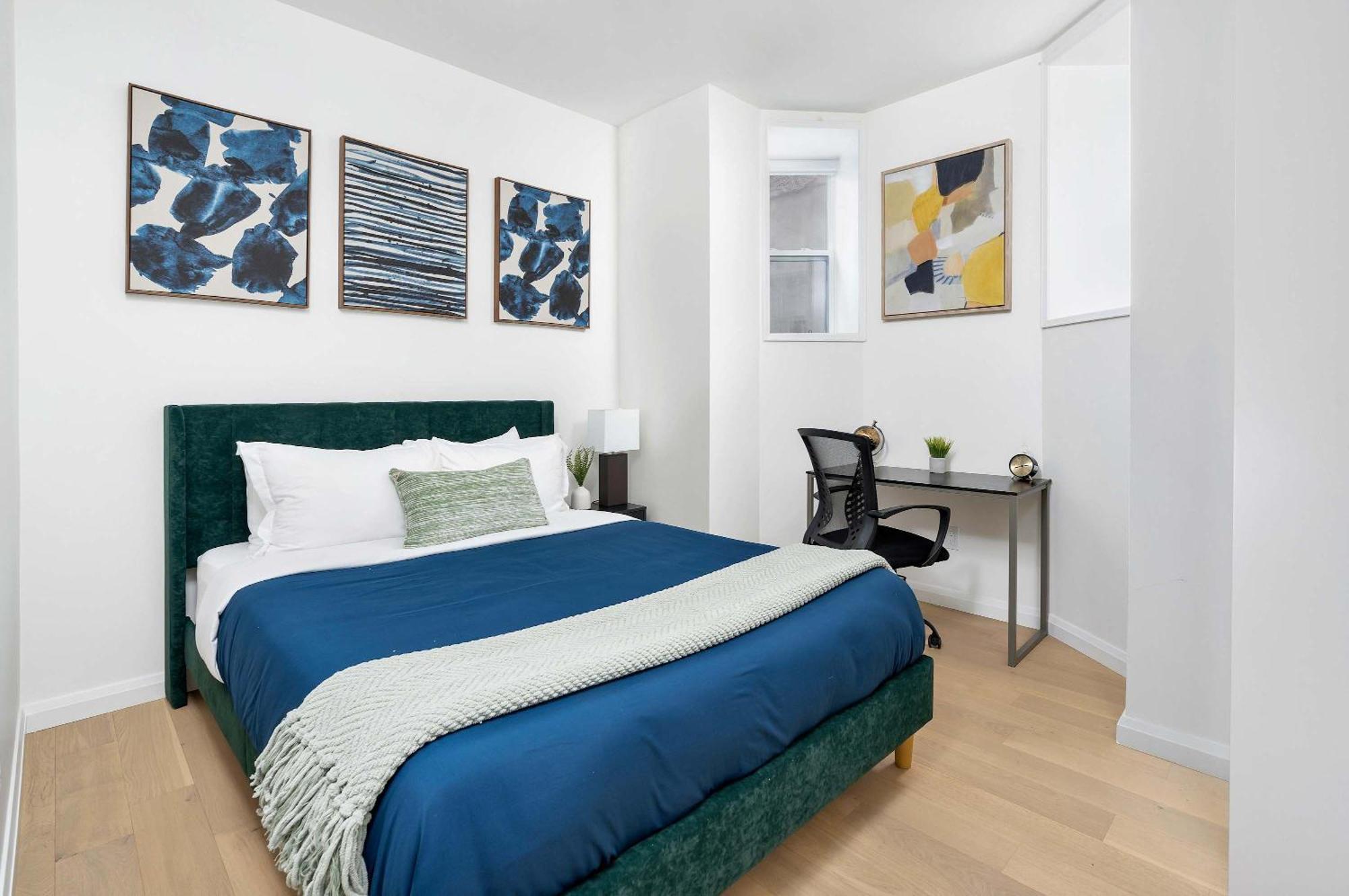 Luxury 2-bedroom Oasis At College & Bathurst *