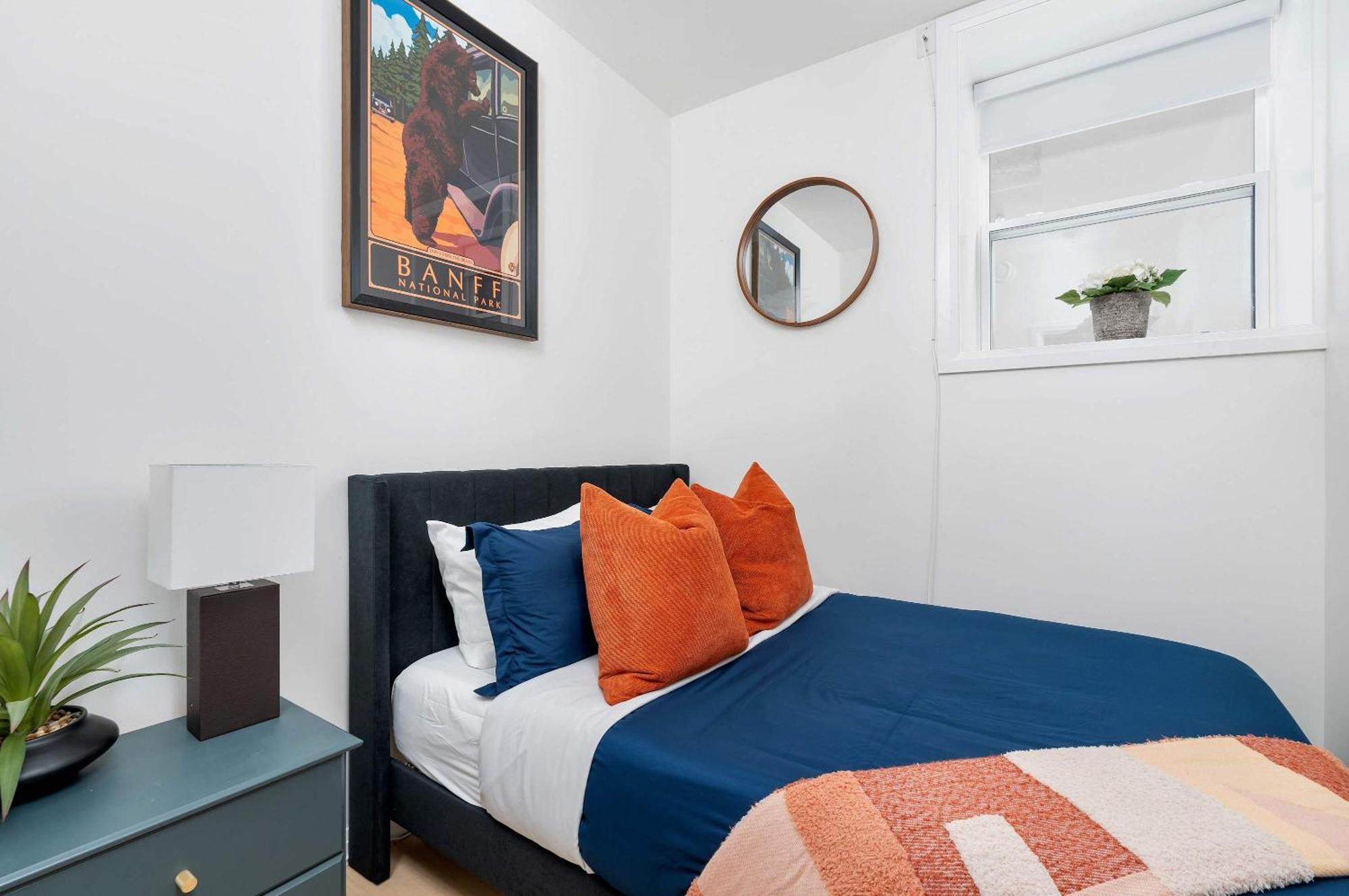 Luxury 2-bedroom Oasis At College & Bathurst Toronto
