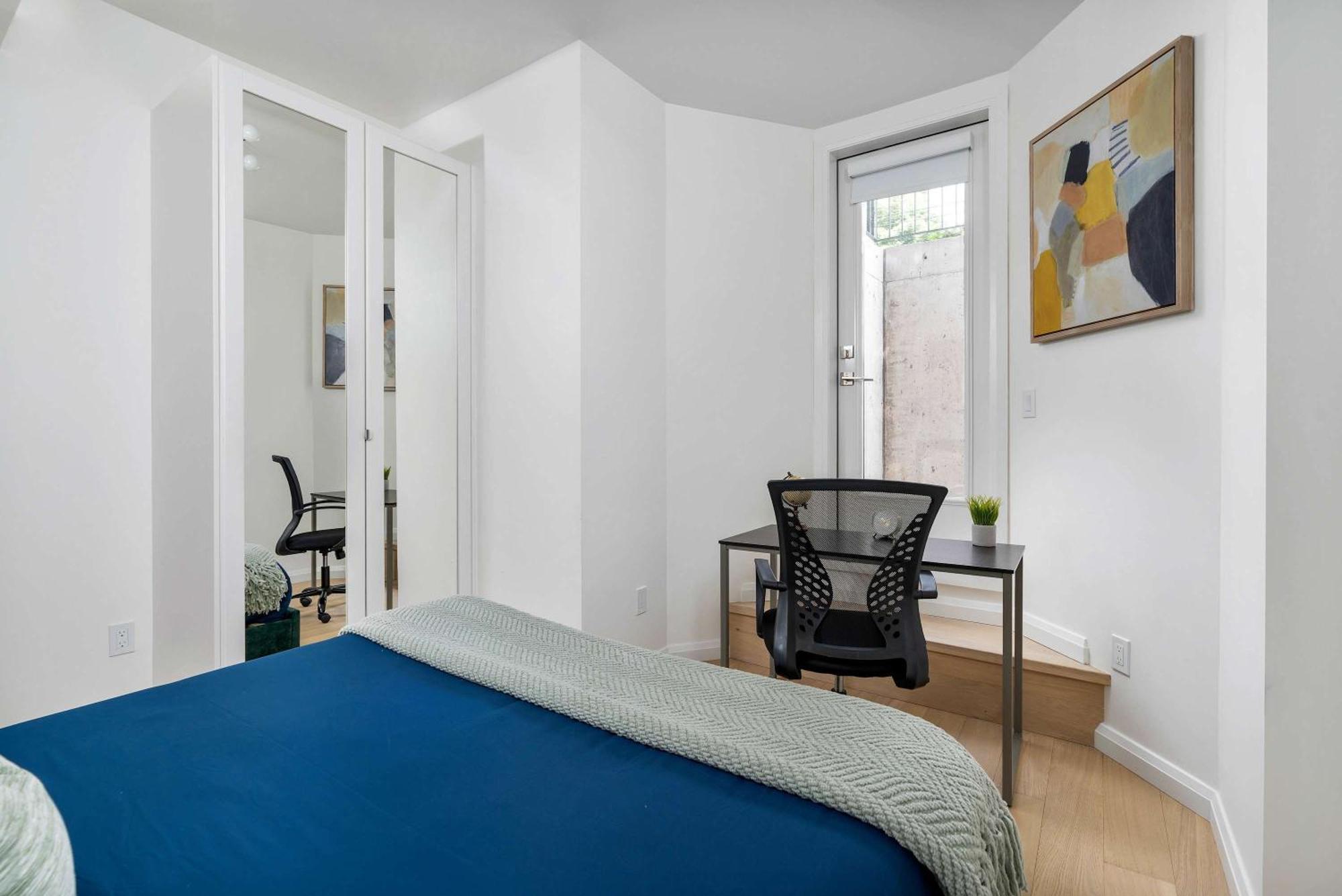 Luxury 2-bedroom Oasis At College & Bathurst * Toronto