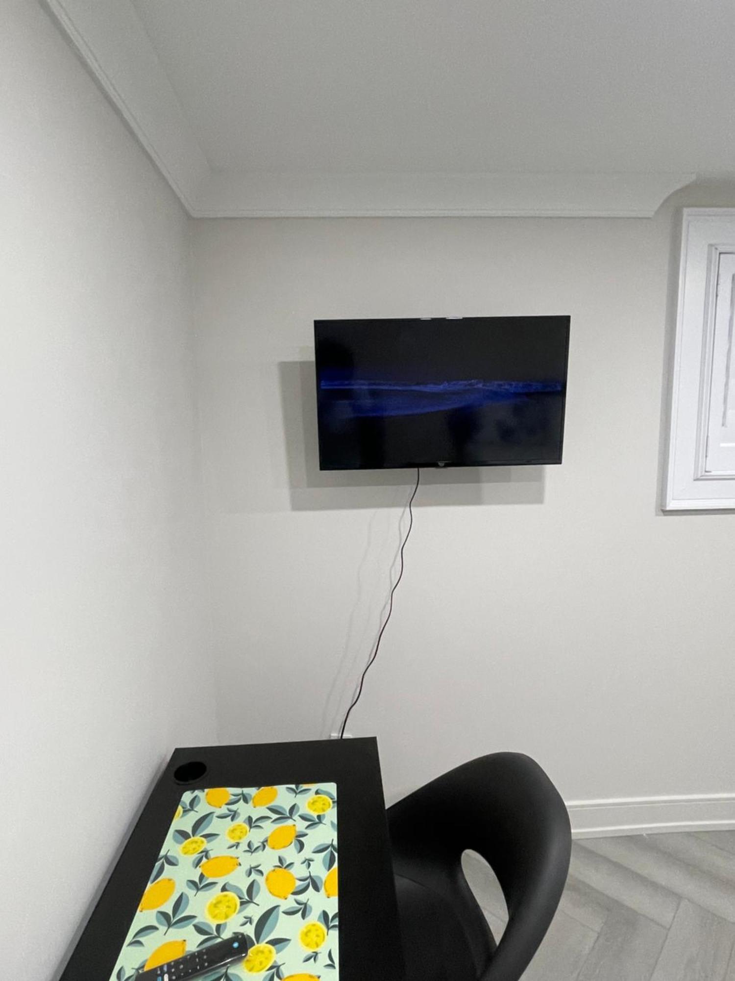 Homestay Cozy Basement With Free Parking In