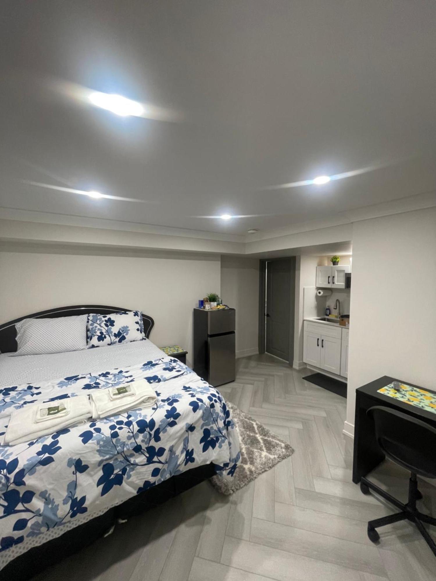 Cozy Basement With Free Parking In *