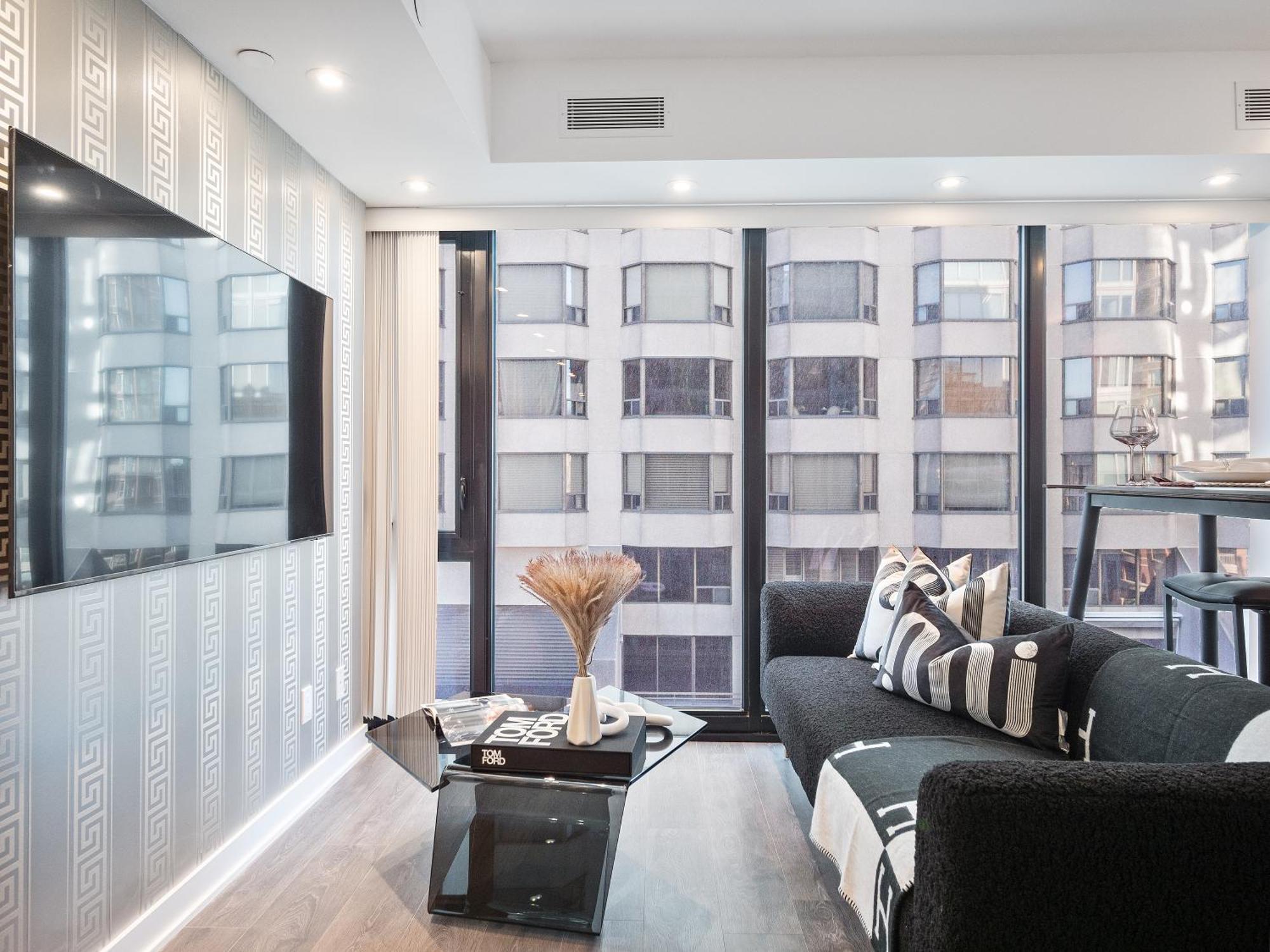 The Estate - Yorkville - Indoor Pool & Hot Tub Apartment