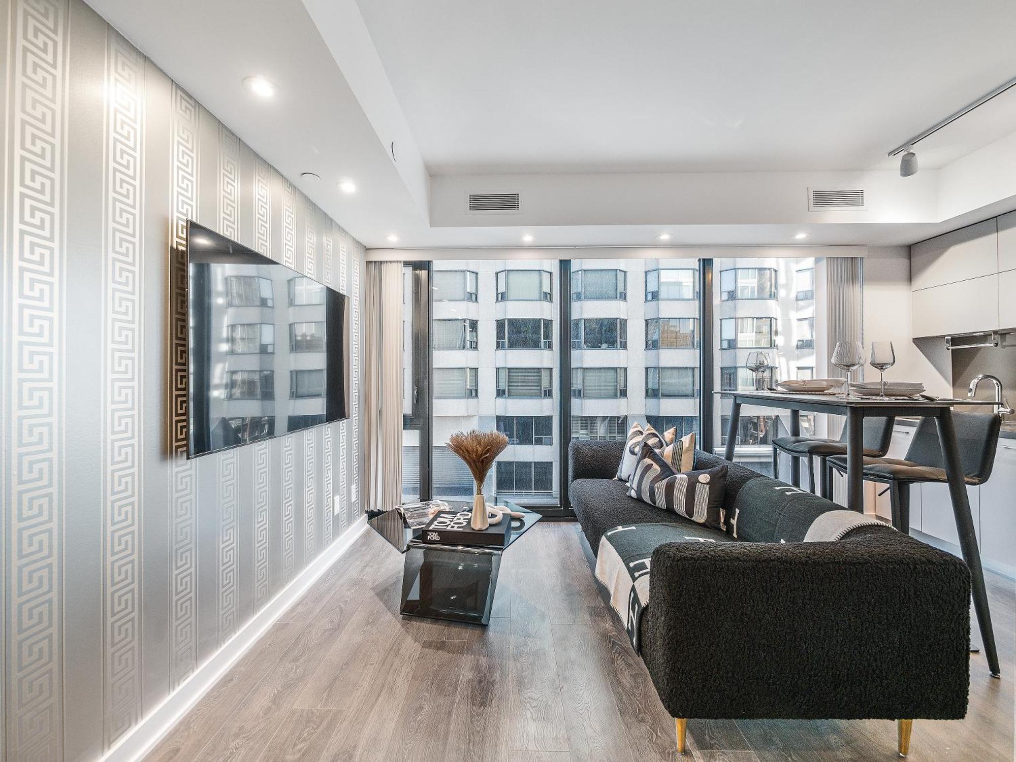 The Estate - Yorkville - Indoor Pool & Hot Tub Apartment *