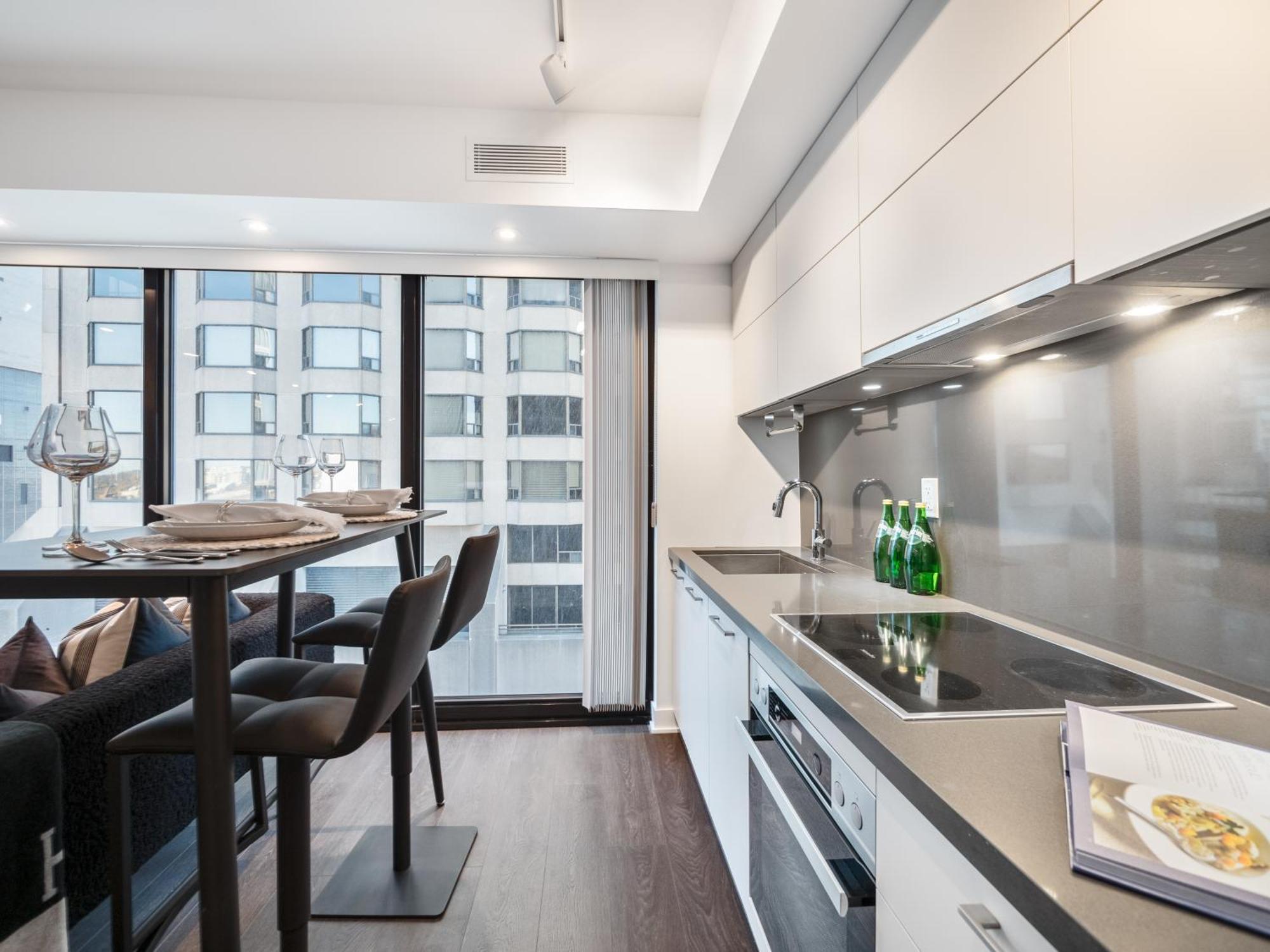 The Estate - Yorkville - Indoor Pool & Hot Tub